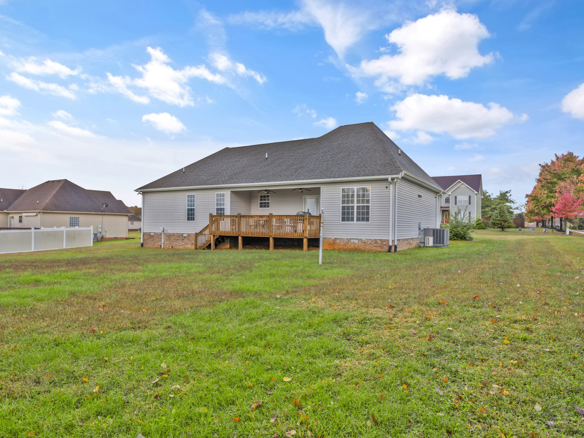 1440 Leaf Ln Property Photo 5