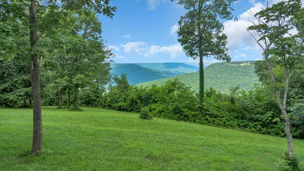 725 Sunset Circle Property Photo 3