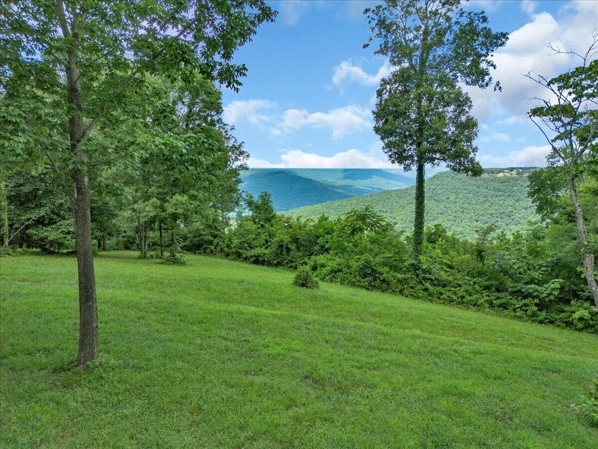 725 Sunset Circle Property Photo 4