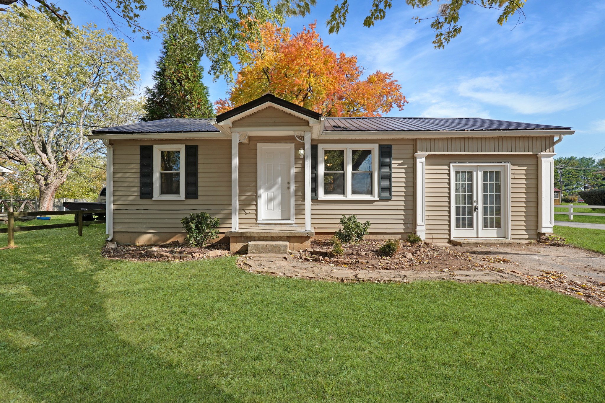 201 Moore Ave Property Photo 1