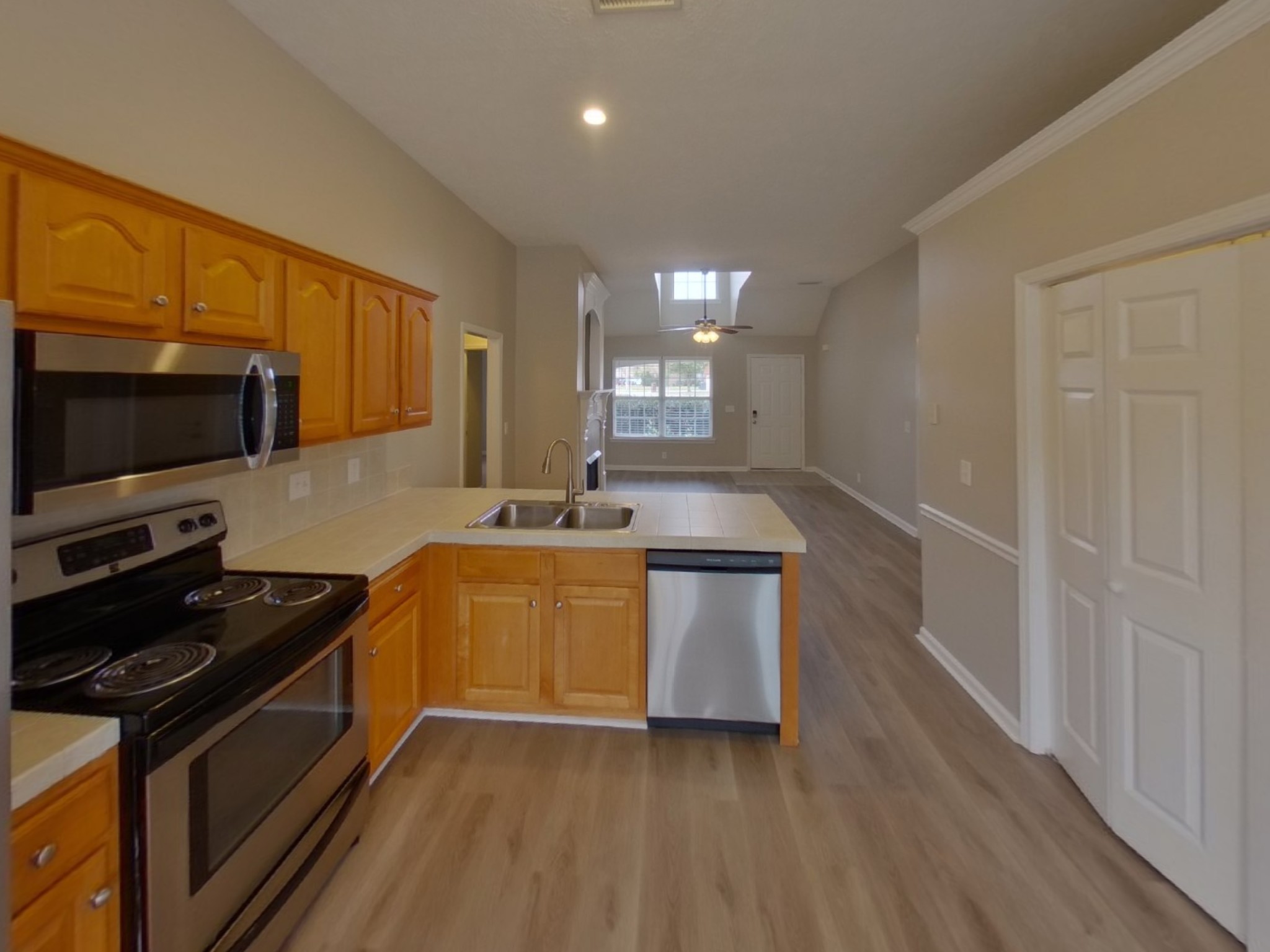 1429 Factors Walk Property Photo 4