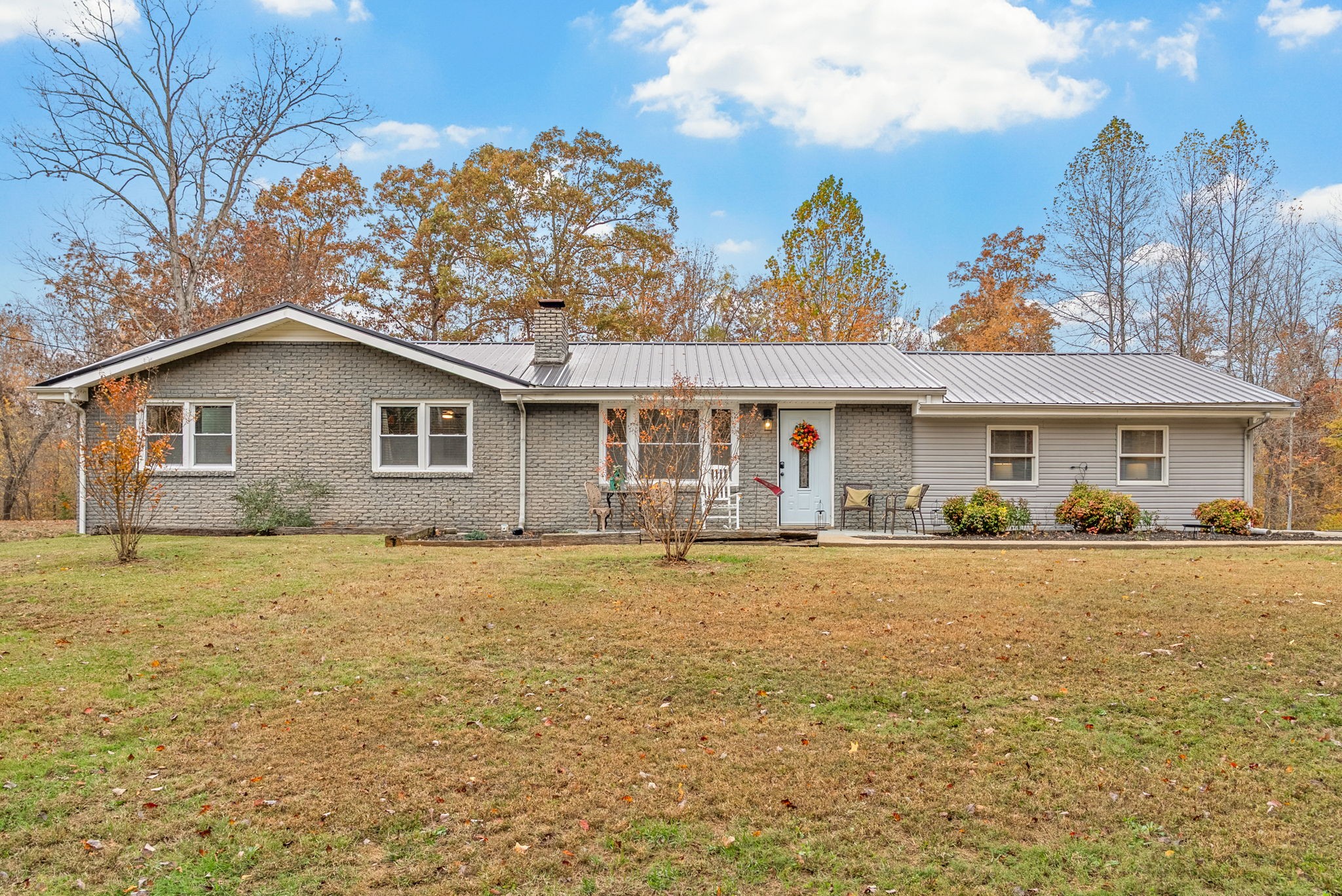 2126 Foster Rd Property Photo 4