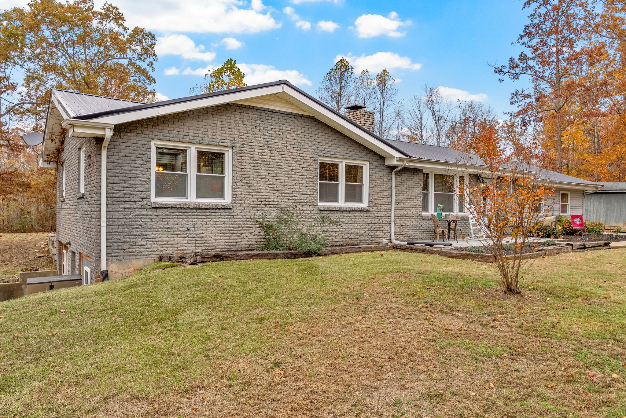 2126 Foster Rd Property Photo 5