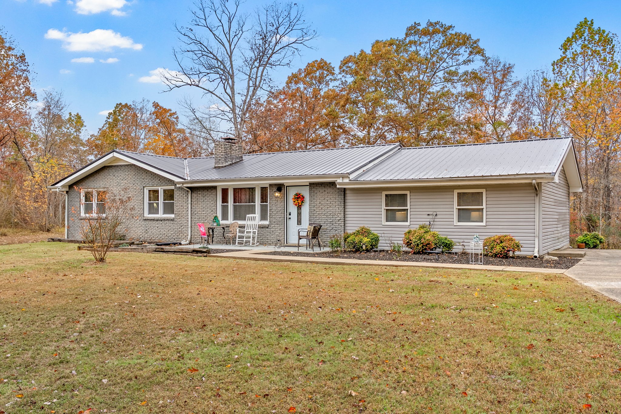 2126 Foster Rd Property Photo 6