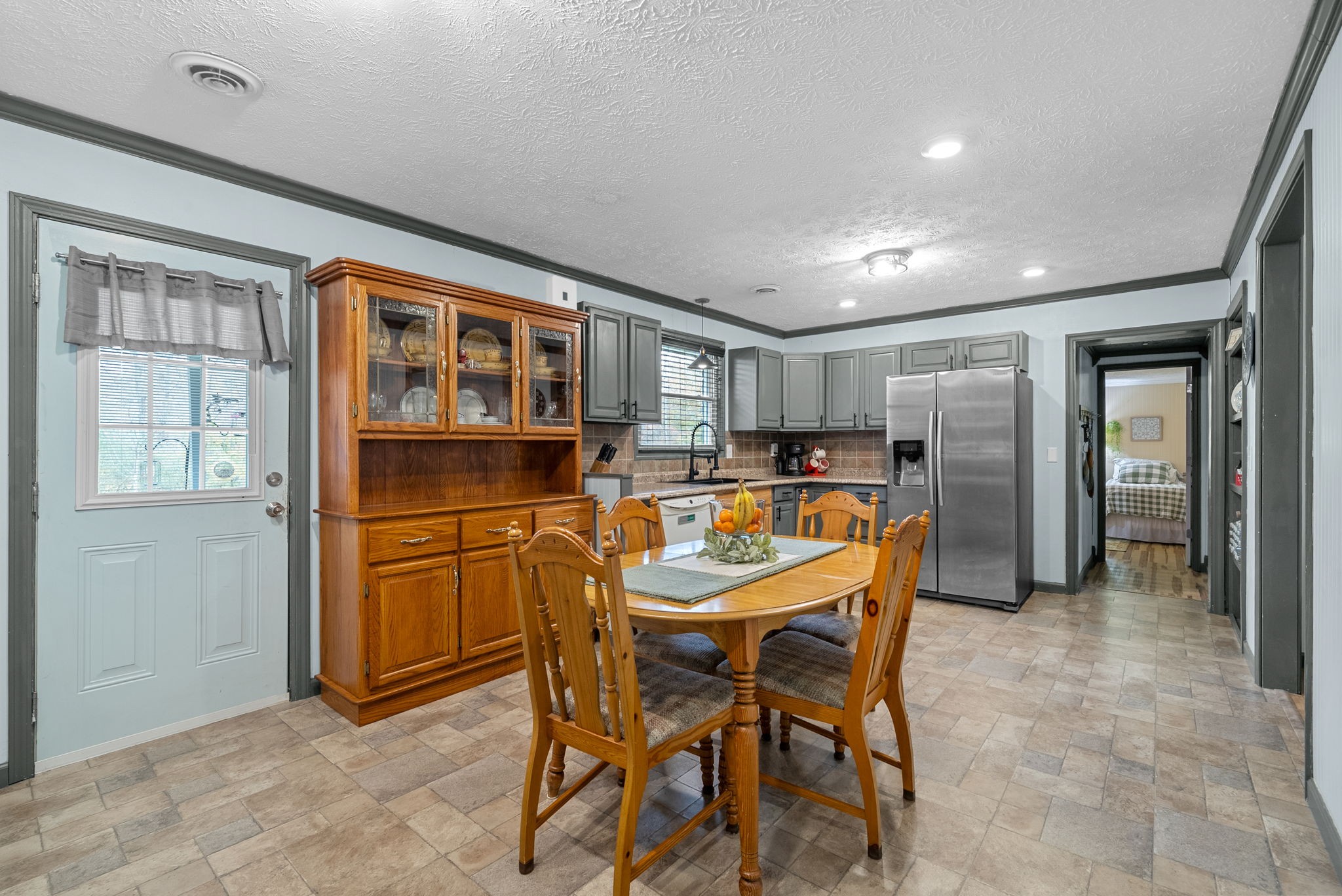 2126 Foster Rd Property Photo 17