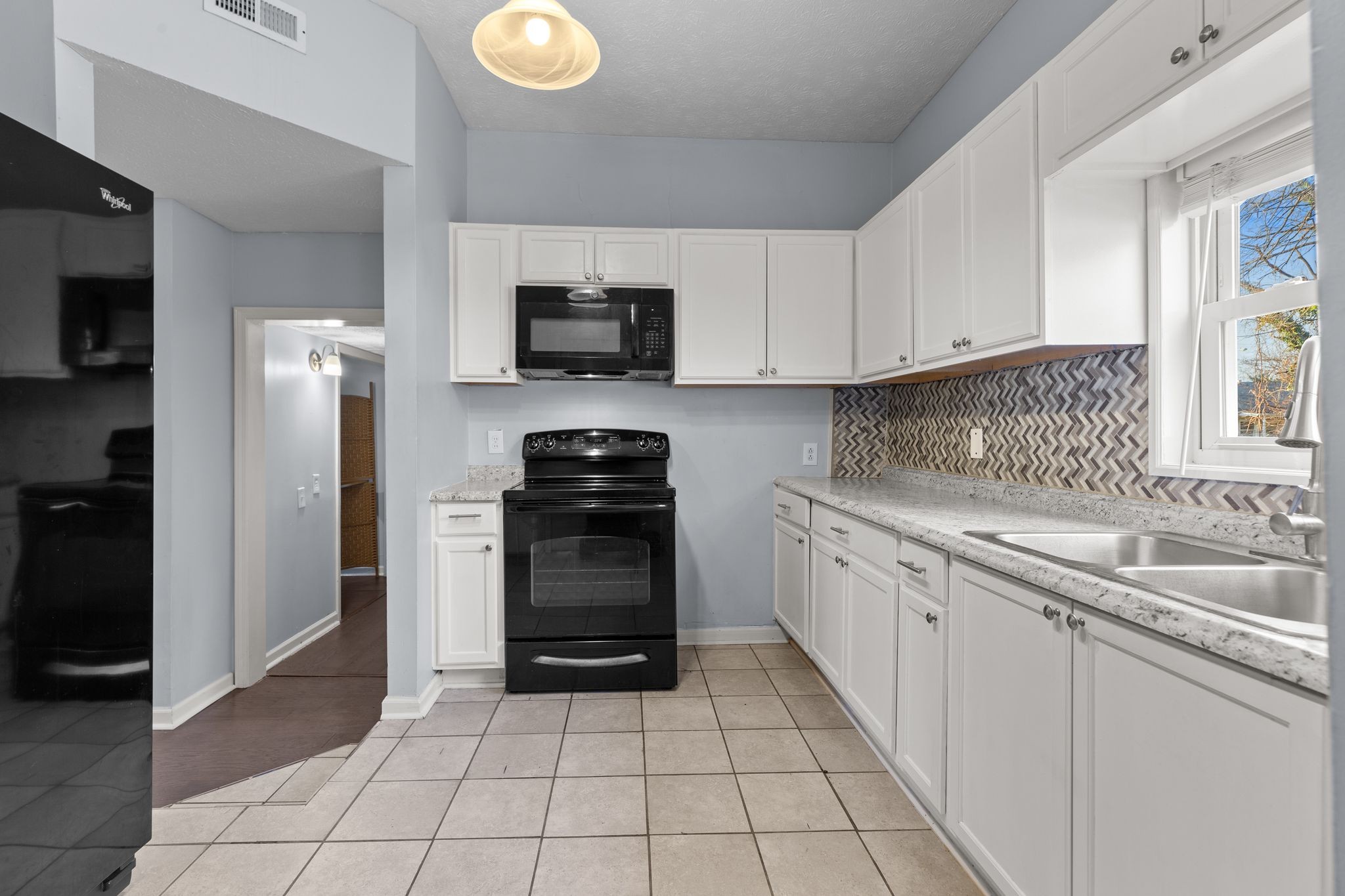 445 Jackson St Property Photo 2