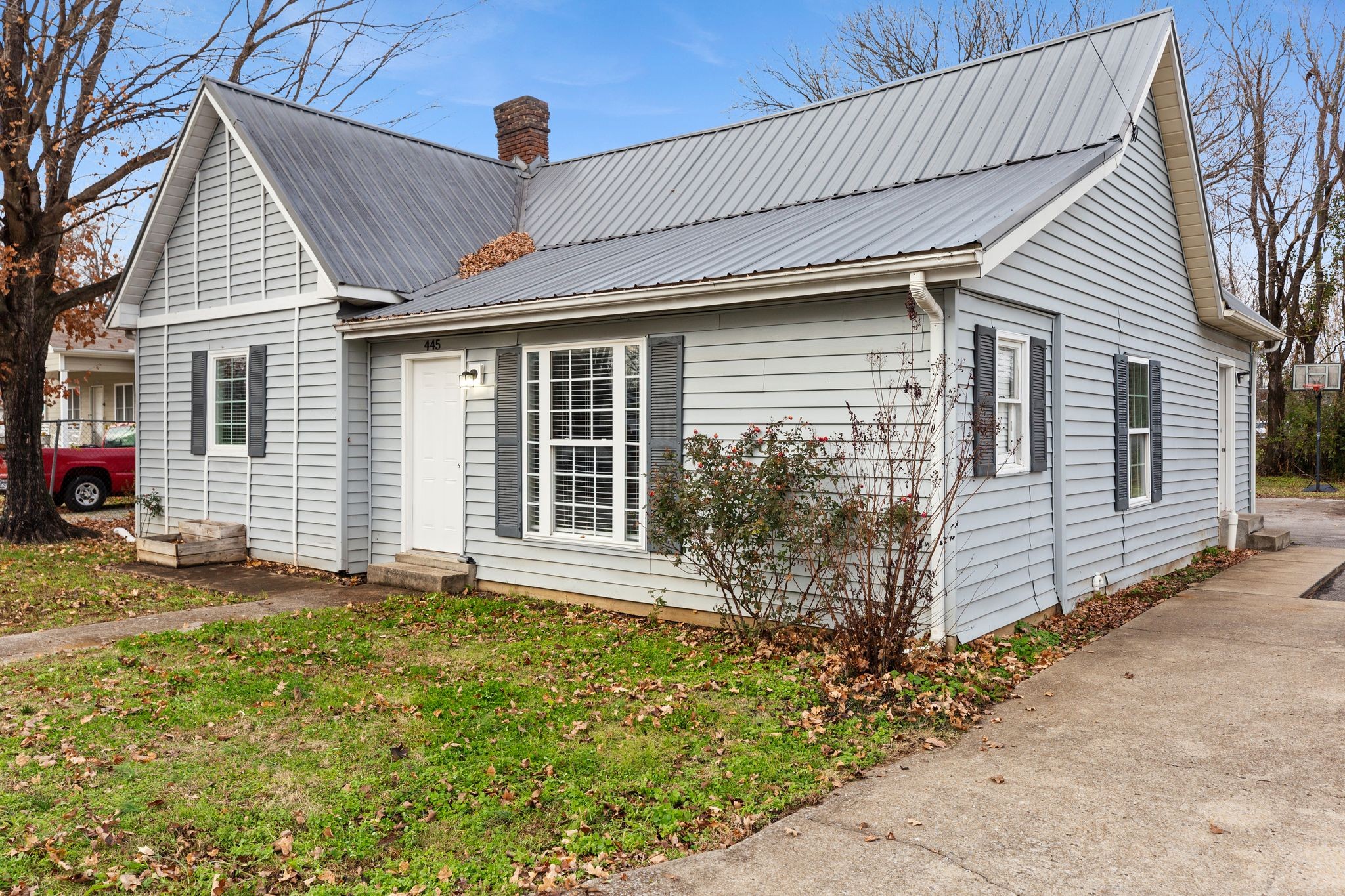 445 Jackson St Property Photo 4