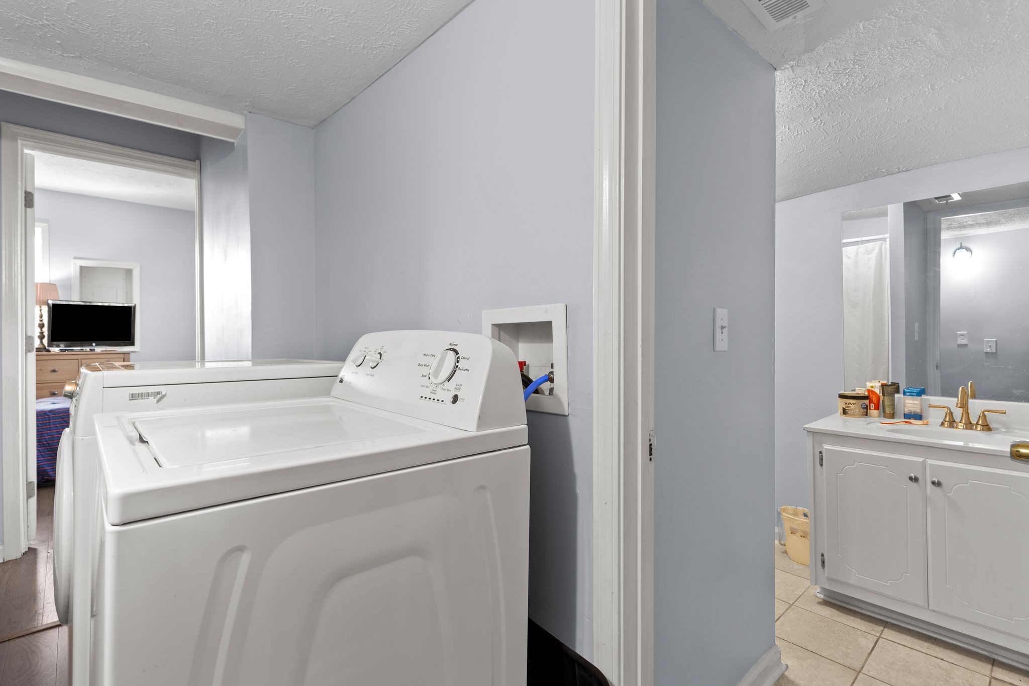 445 Jackson St Property Photo 9