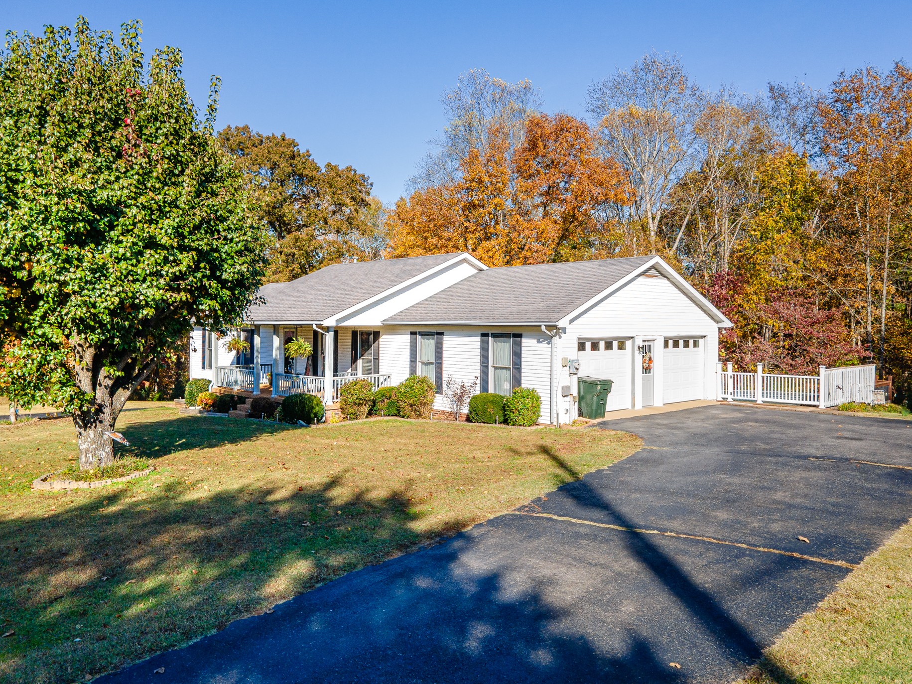 2862 Hillcrest Dr Property Photo 1