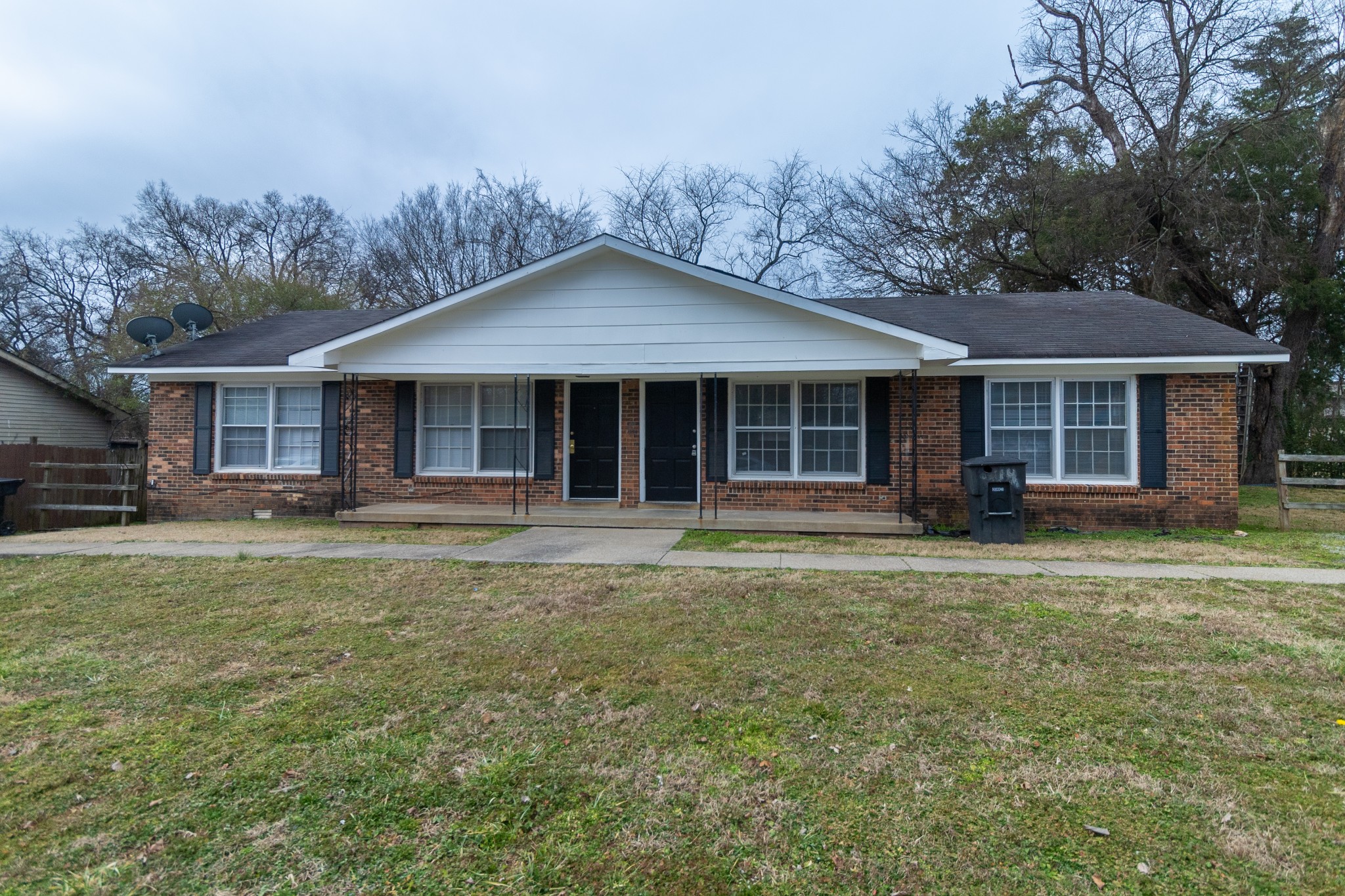 814 Riviera Dr Property Photo 1