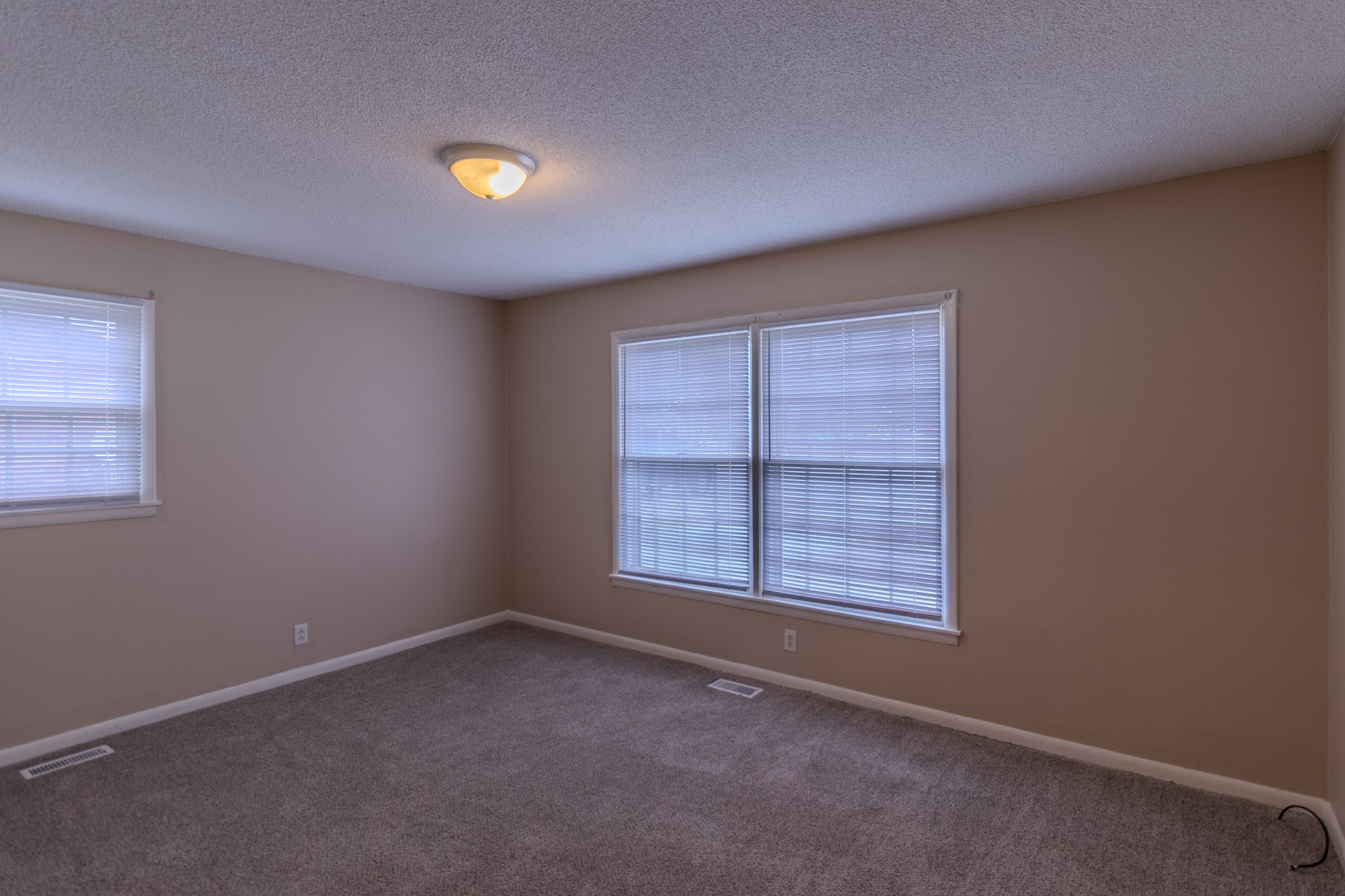 814 Riviera Dr Property Photo 4