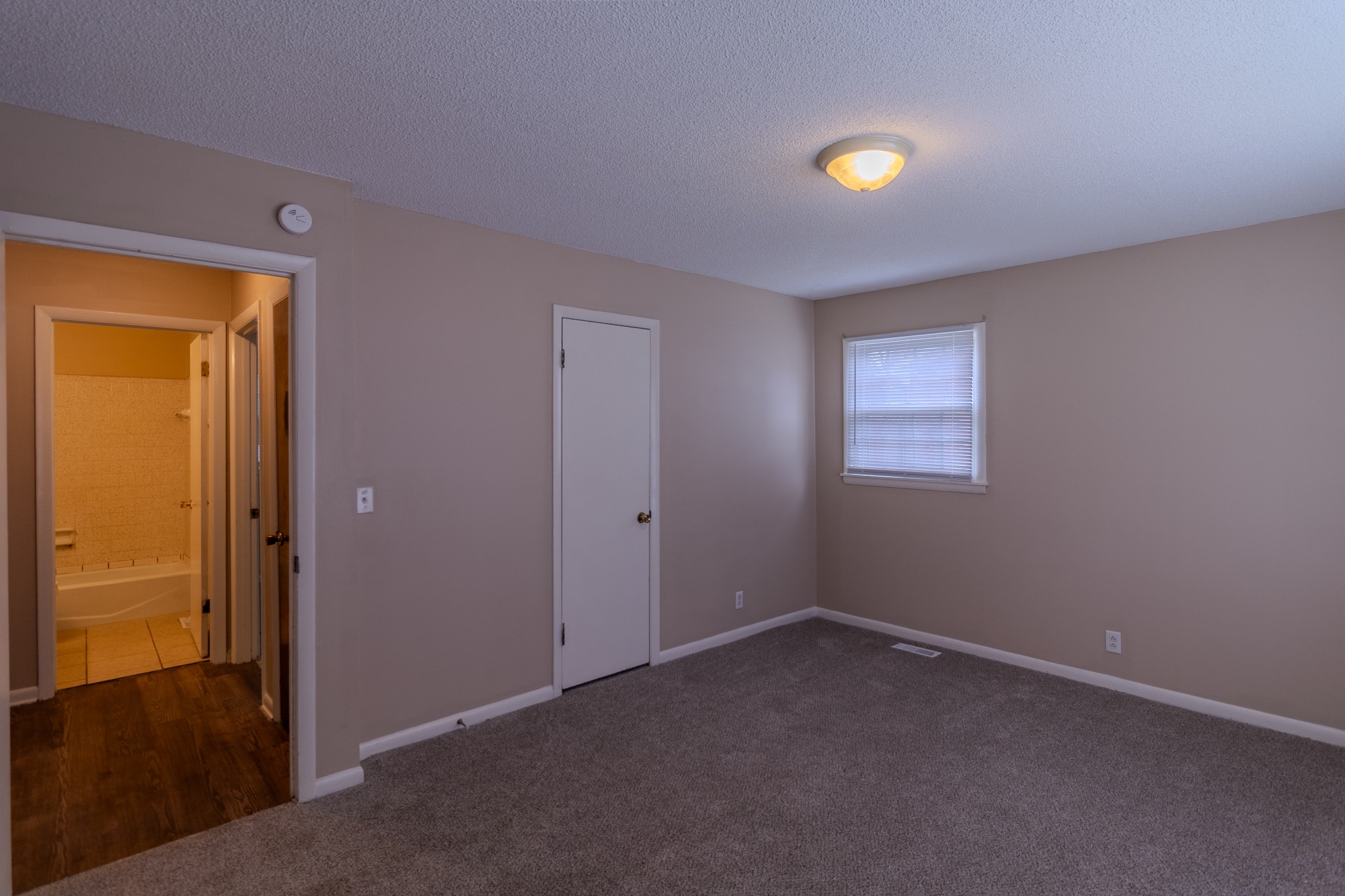 814 Riviera Dr Property Photo 5