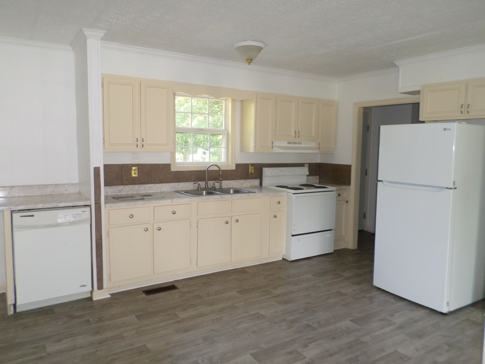200 Cross St Property Photo 10