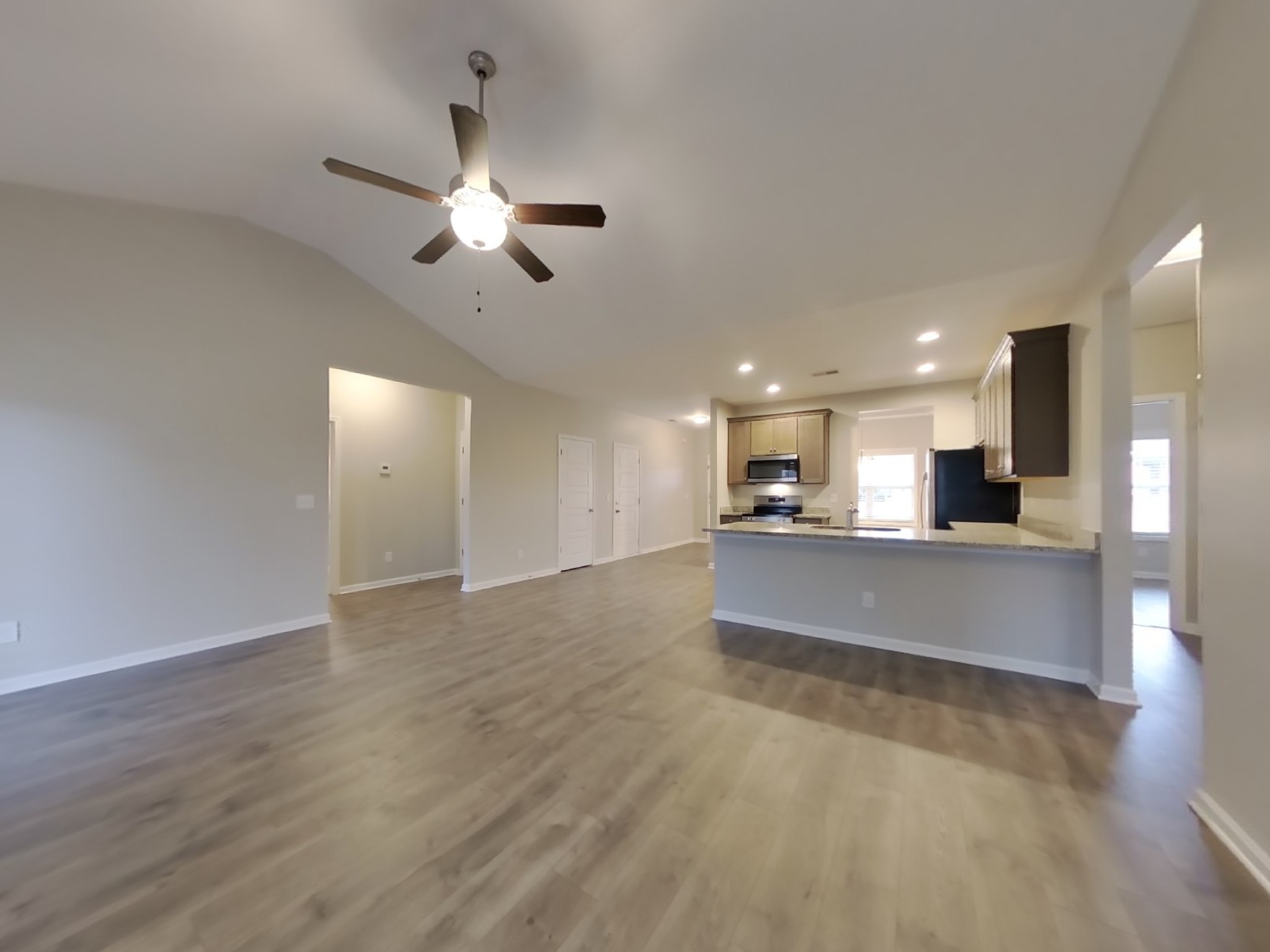 825 Ellyson Dr Property Photo 3