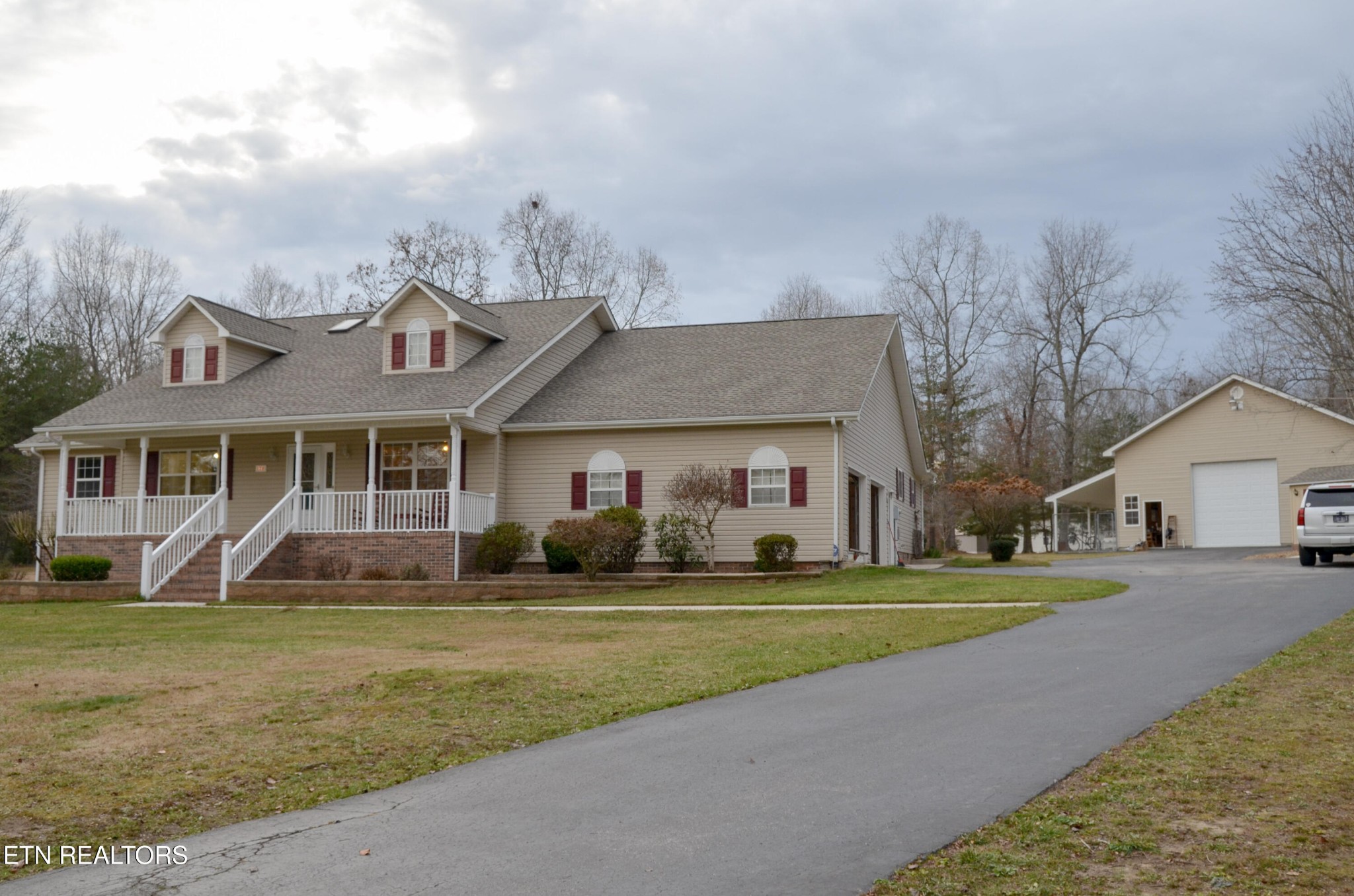 170 Pin Oak Lane Property Photo 1