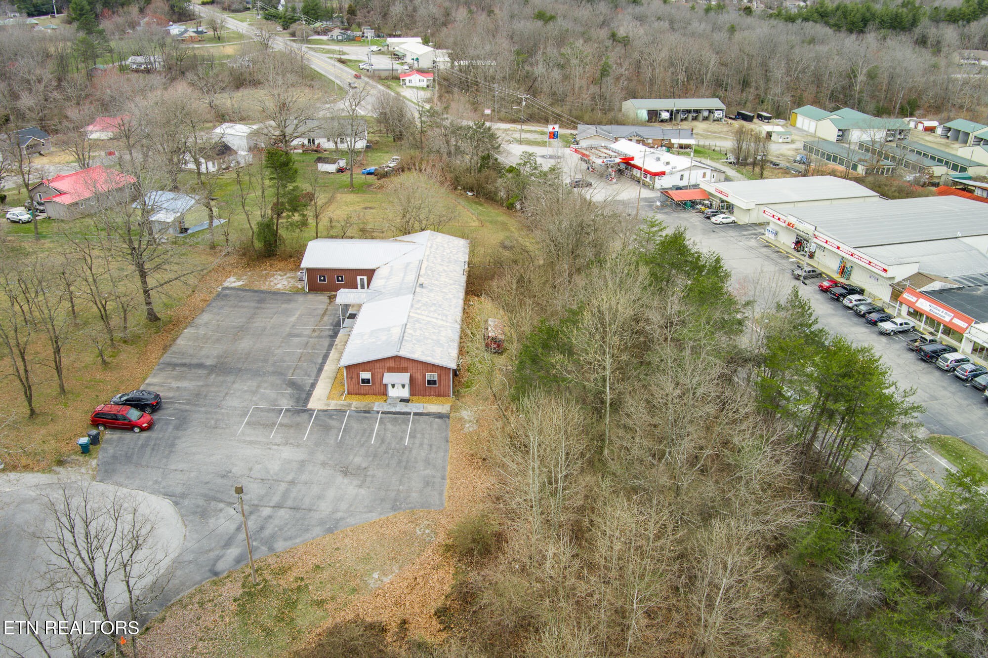 164 Oak Rd Property Photo 2
