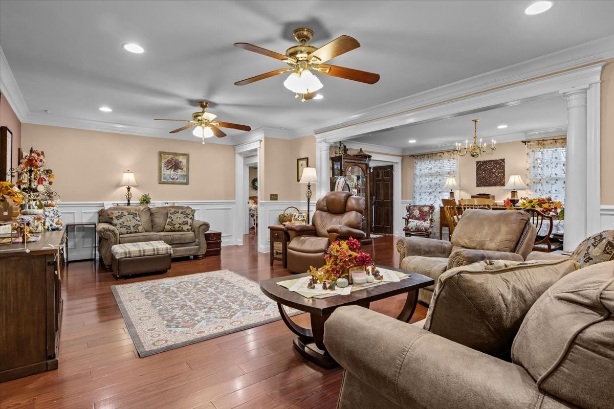 307 Crestview Dr