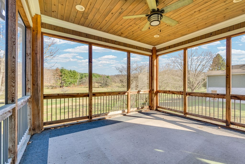 1671 Golf Ln Property Photo 13