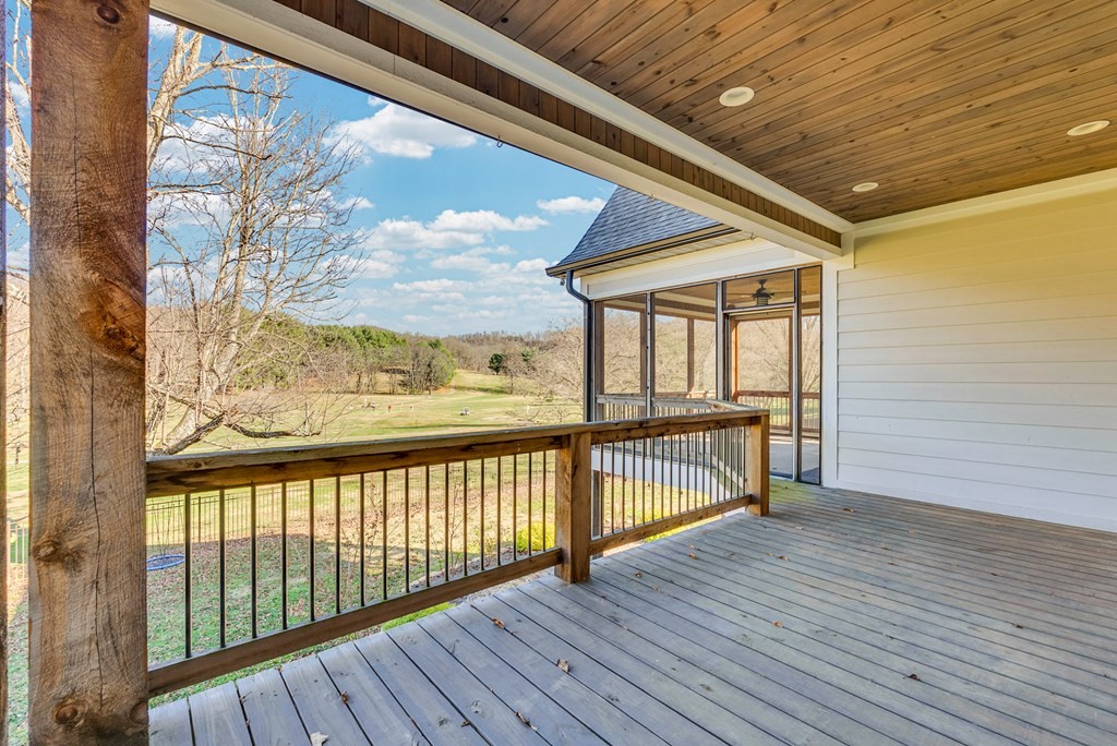 1671 Golf Ln Property Photo 14