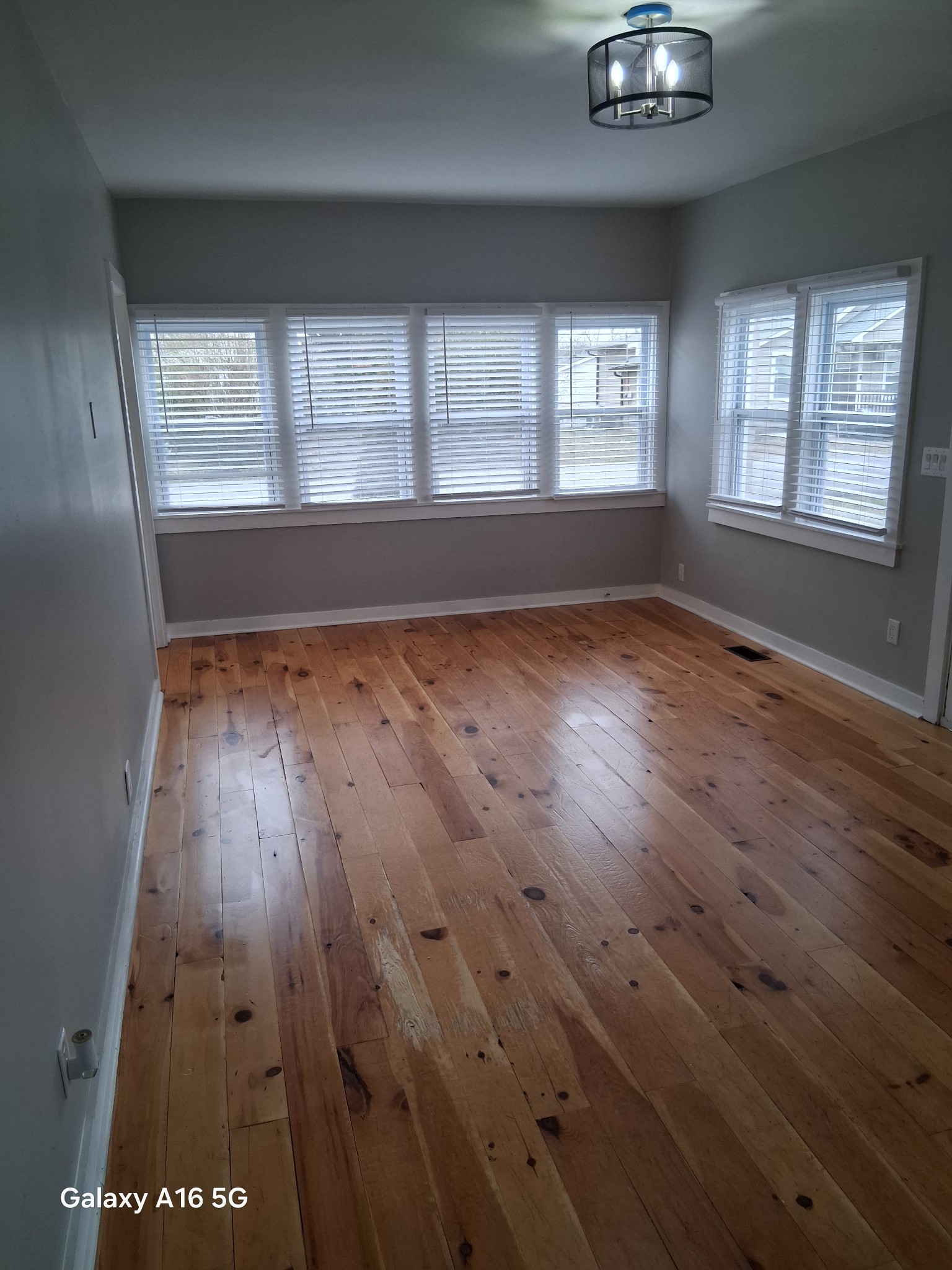 115 Dunn St Property Photo 7