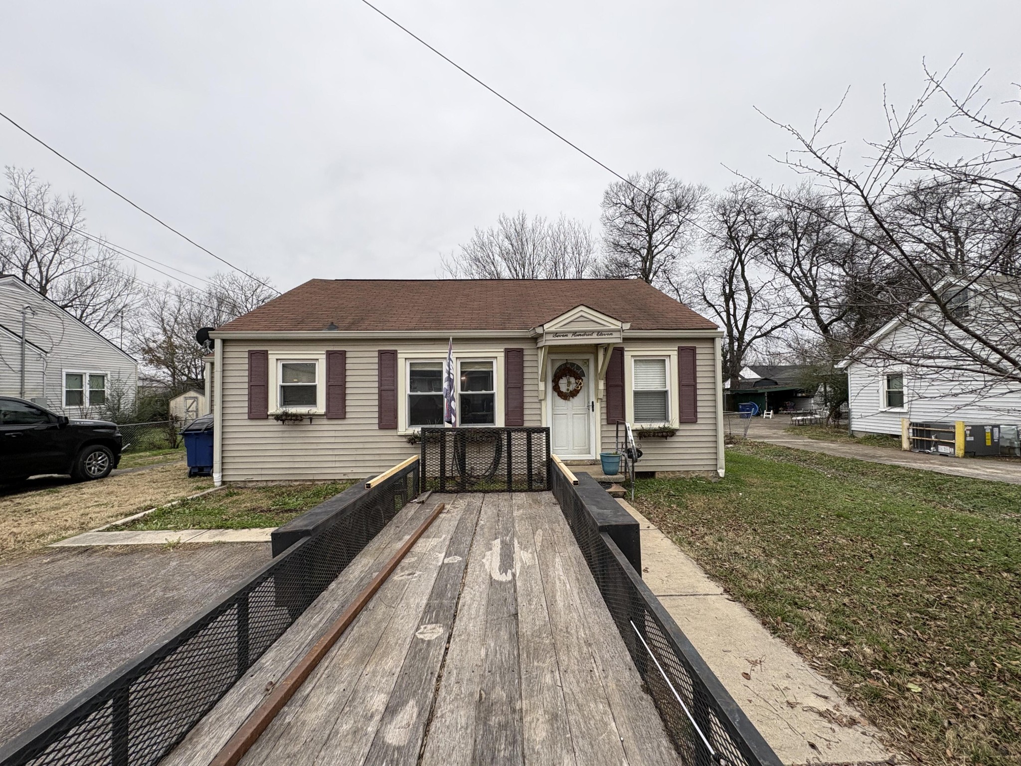 711 Hoover St Property Photo 1