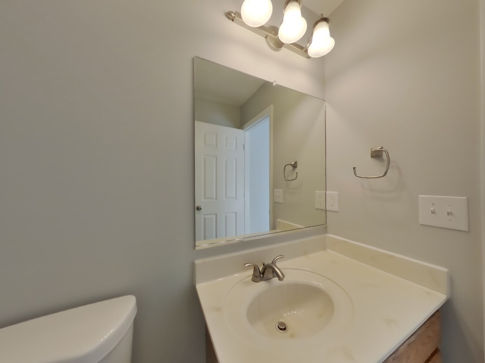 1605 Mary Ct Property Photo 8