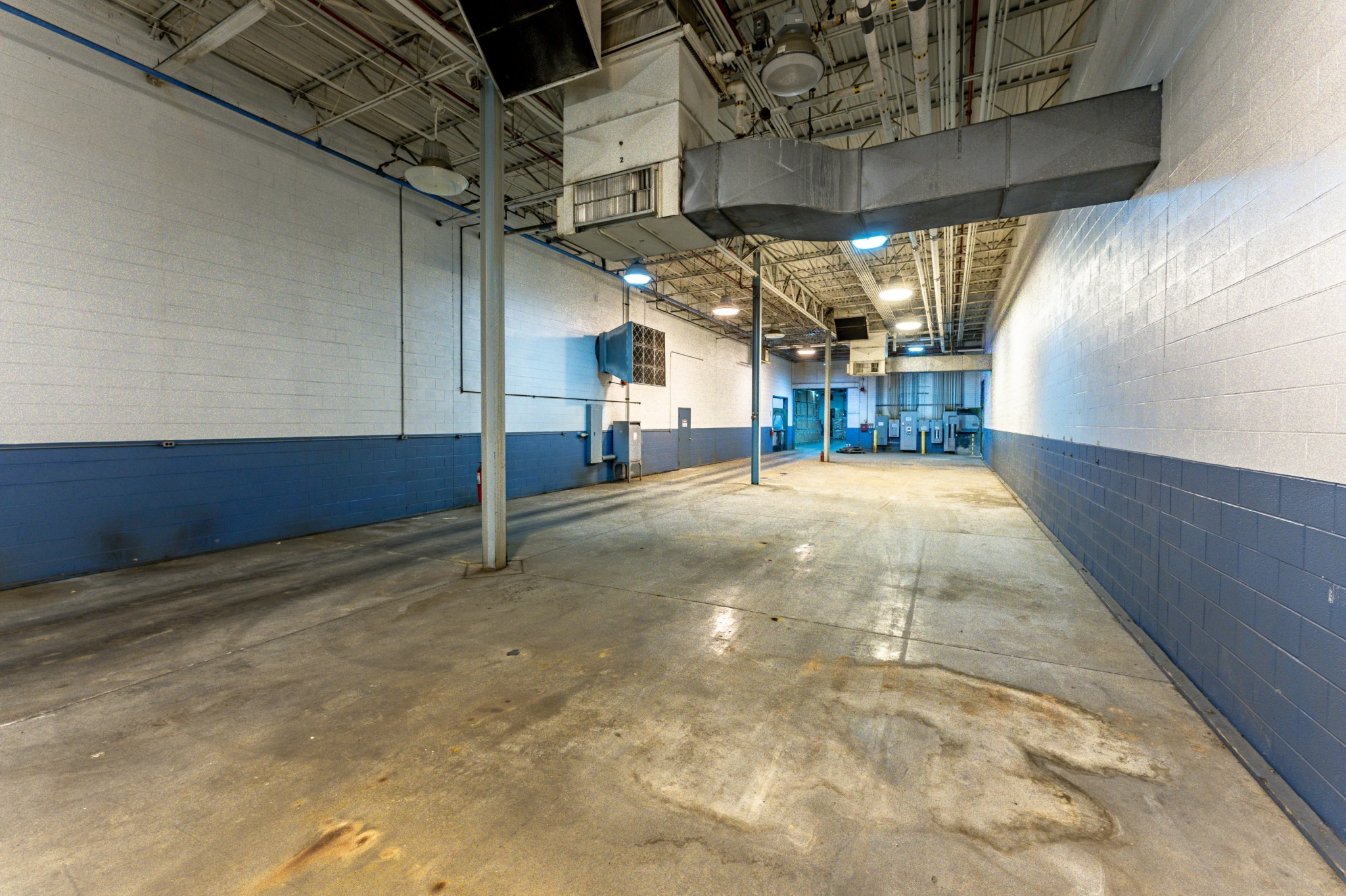 200 Universal Dr Property Photo 12