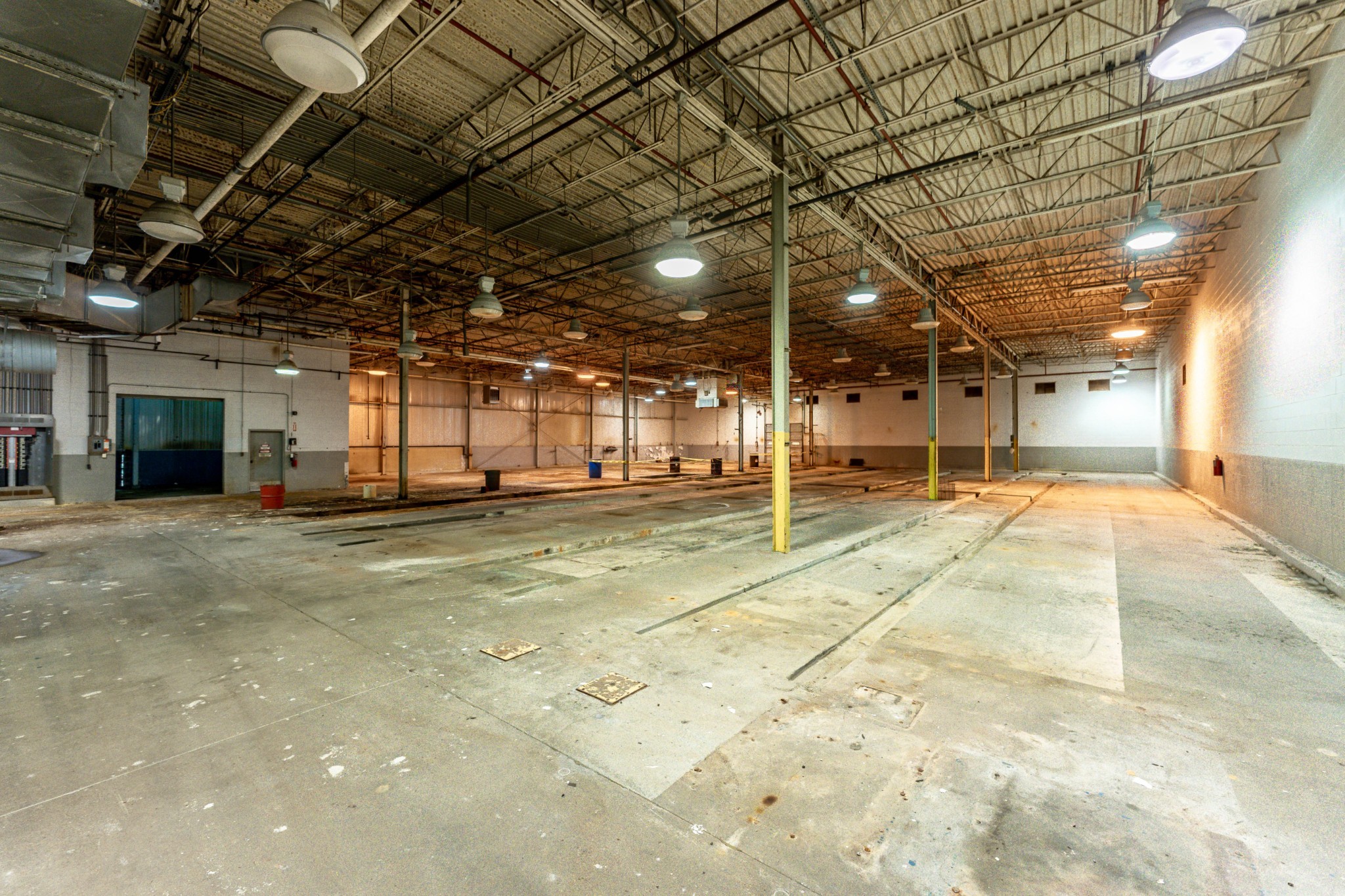 200 Universal Dr Property Photo 13