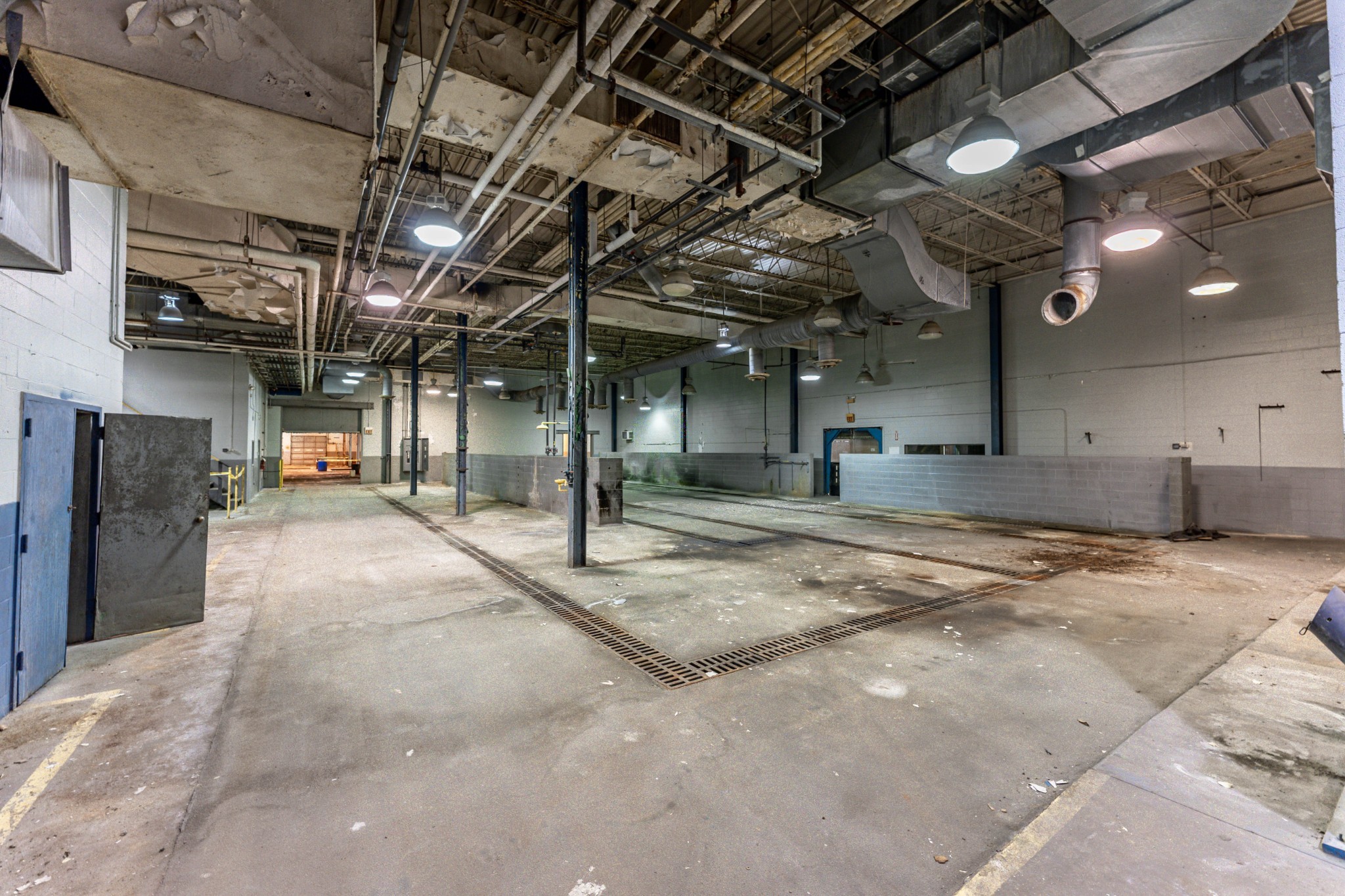200 Universal Dr Property Photo 17