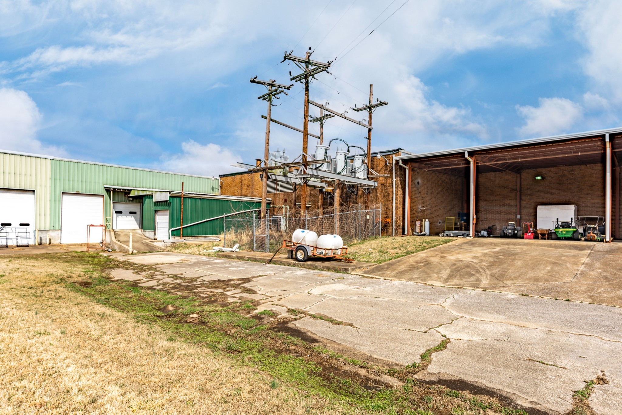 200 Universal Dr Property Photo 19