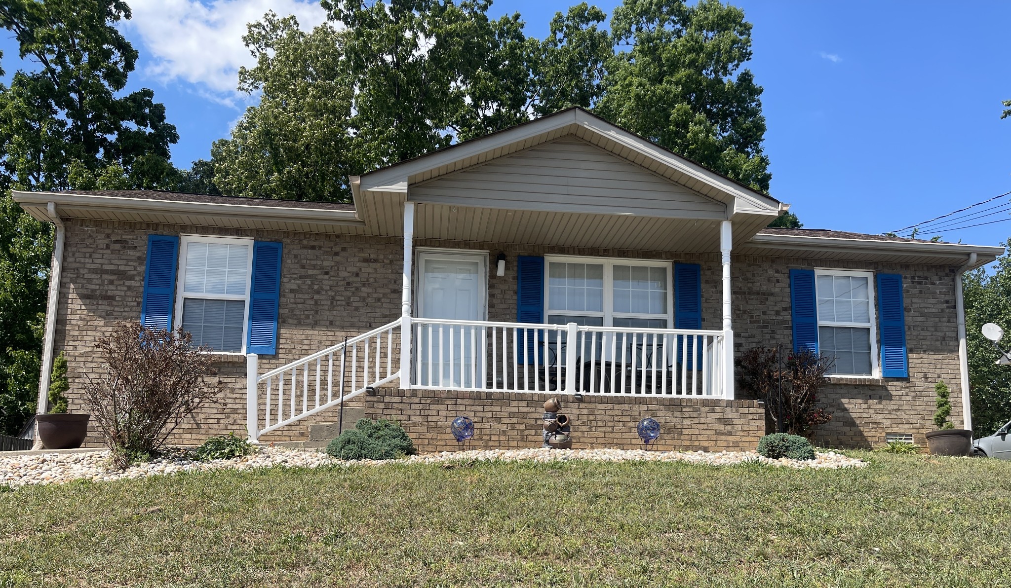 345 Donna Dr