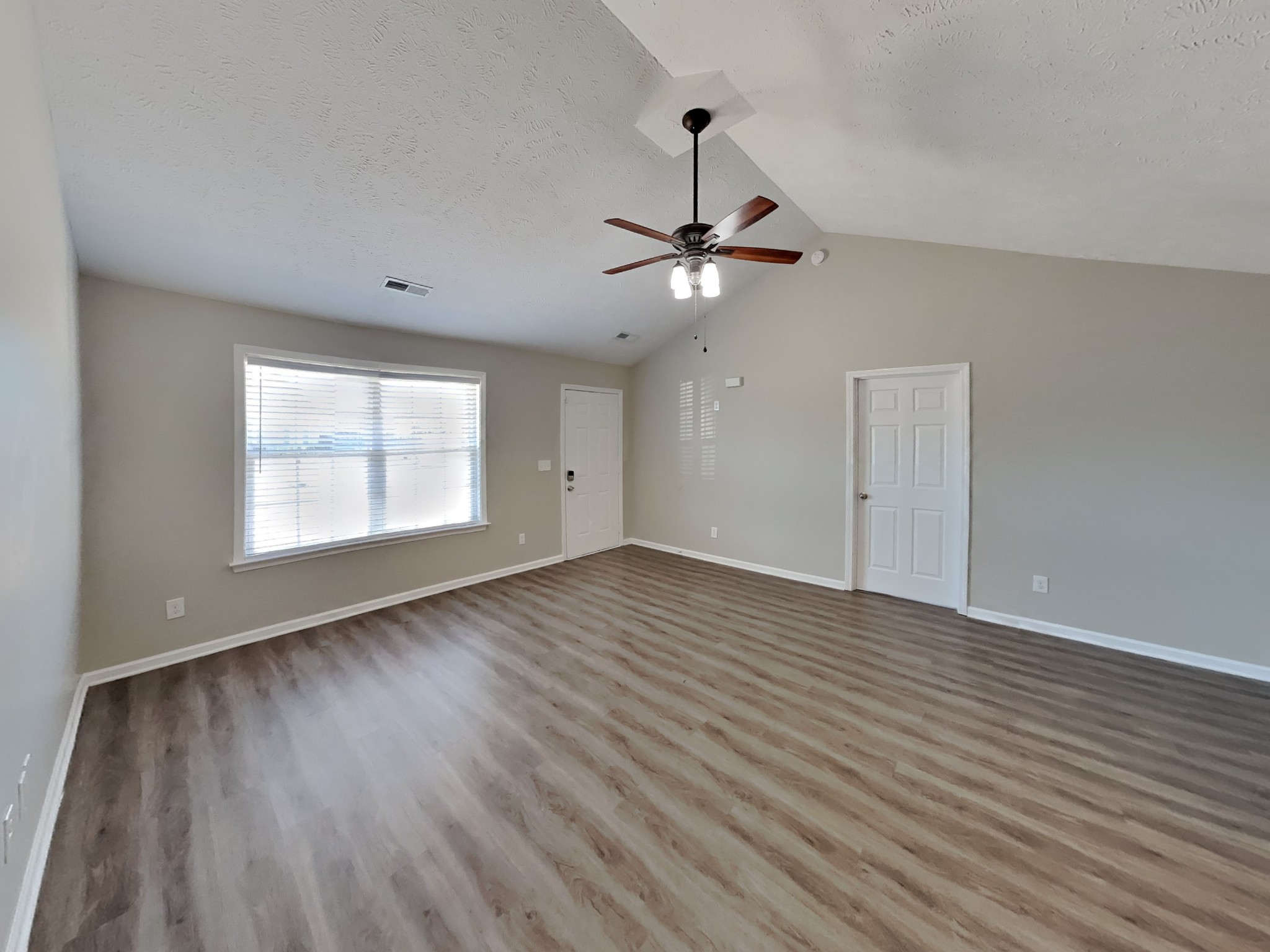 901 Laramie Ct Property Photo 2