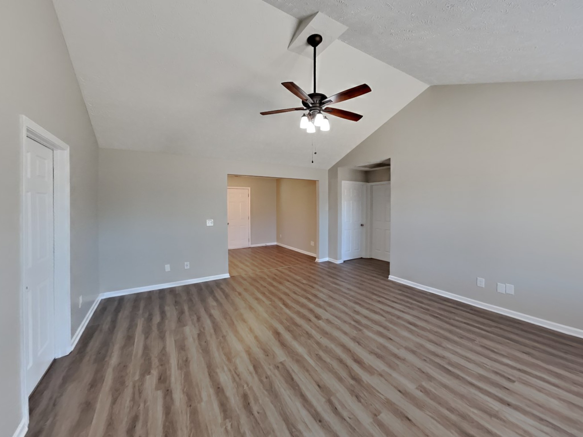 901 Laramie Ct Property Photo 3