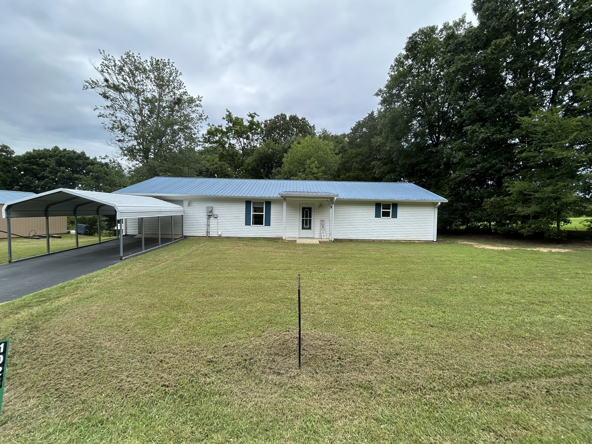 1026 Tom White Rd Property Photo 2