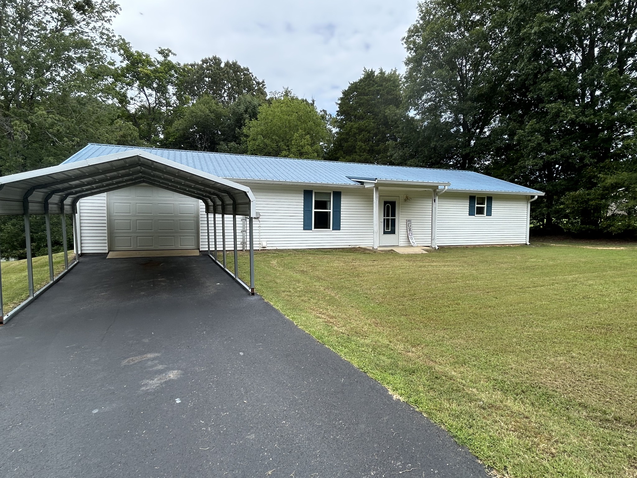 1026 Tom White Rd Property Photo 3