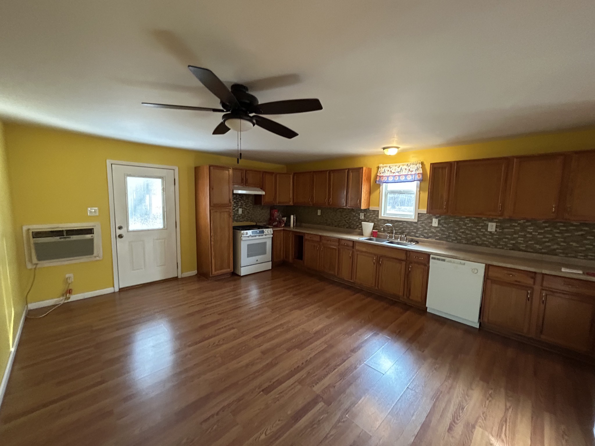 1026 Tom White Rd Property Photo 5