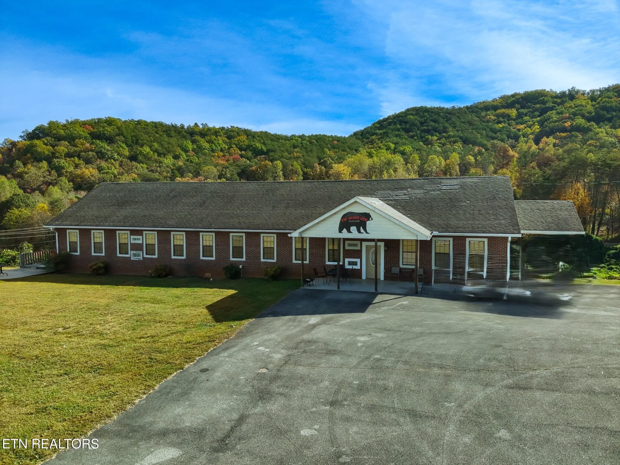 301 School St Property Photo 1