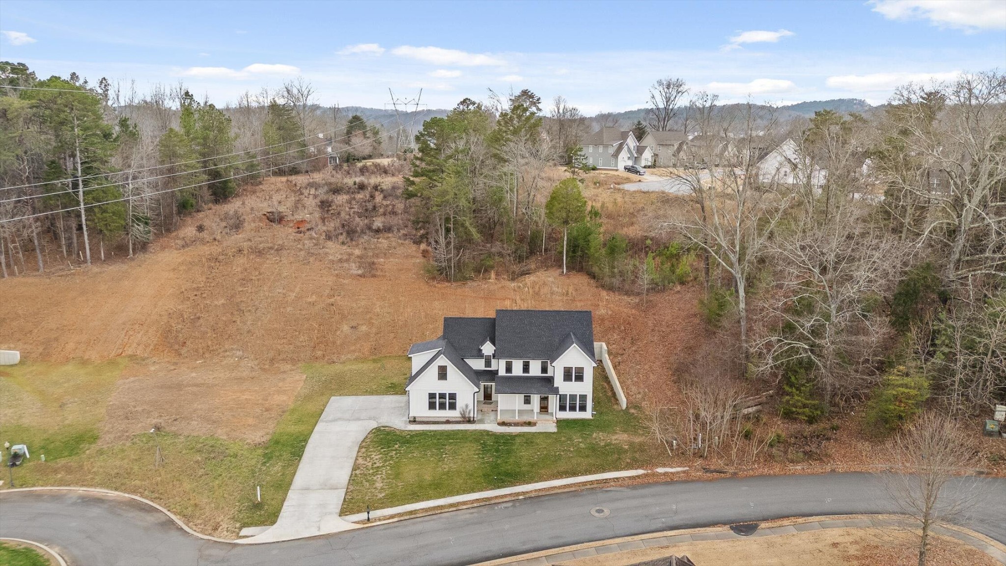 3511 Hawks Creek Drive Property Photo 3