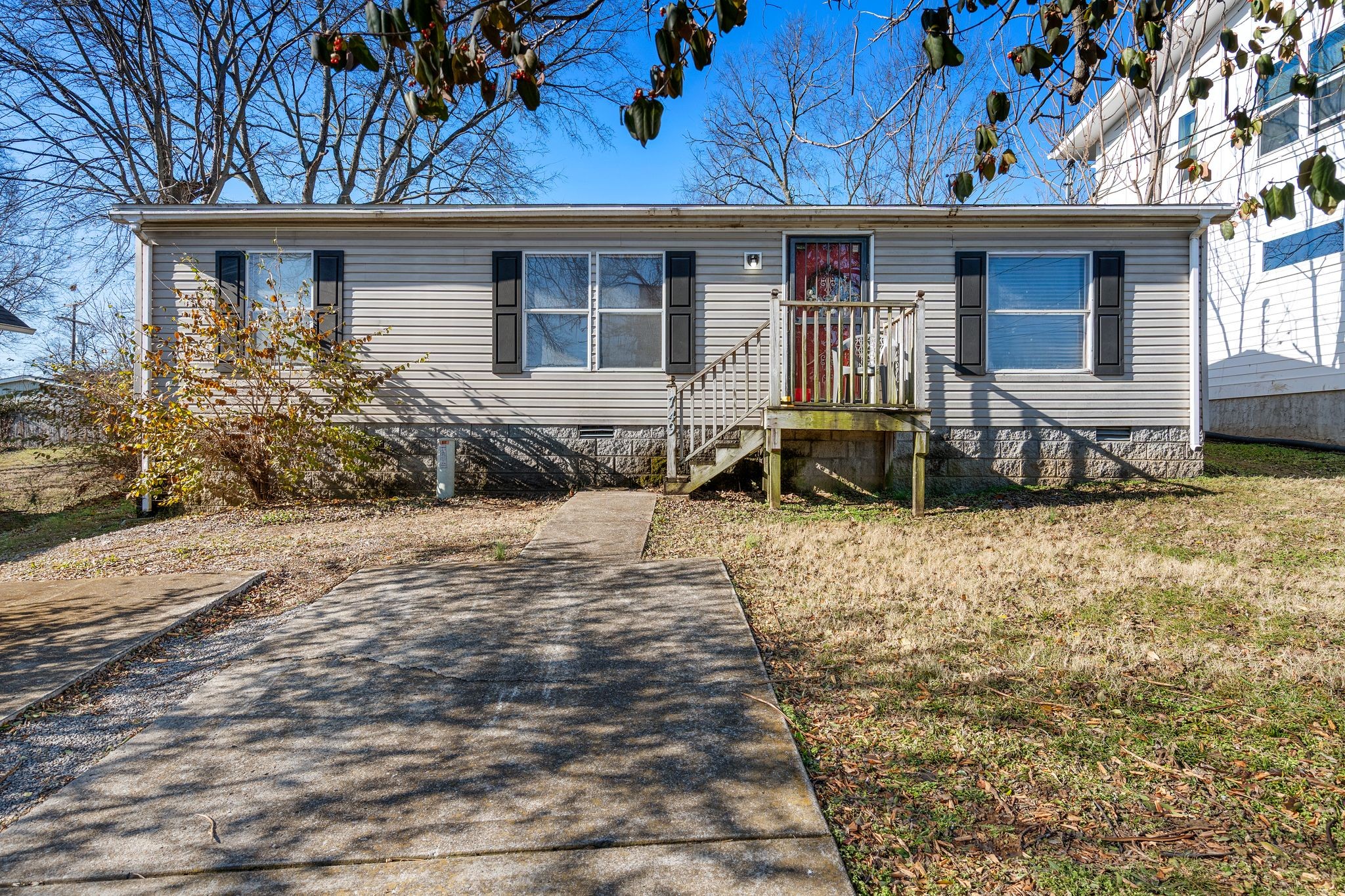 749 22nd Ave, N Property Photo 1
