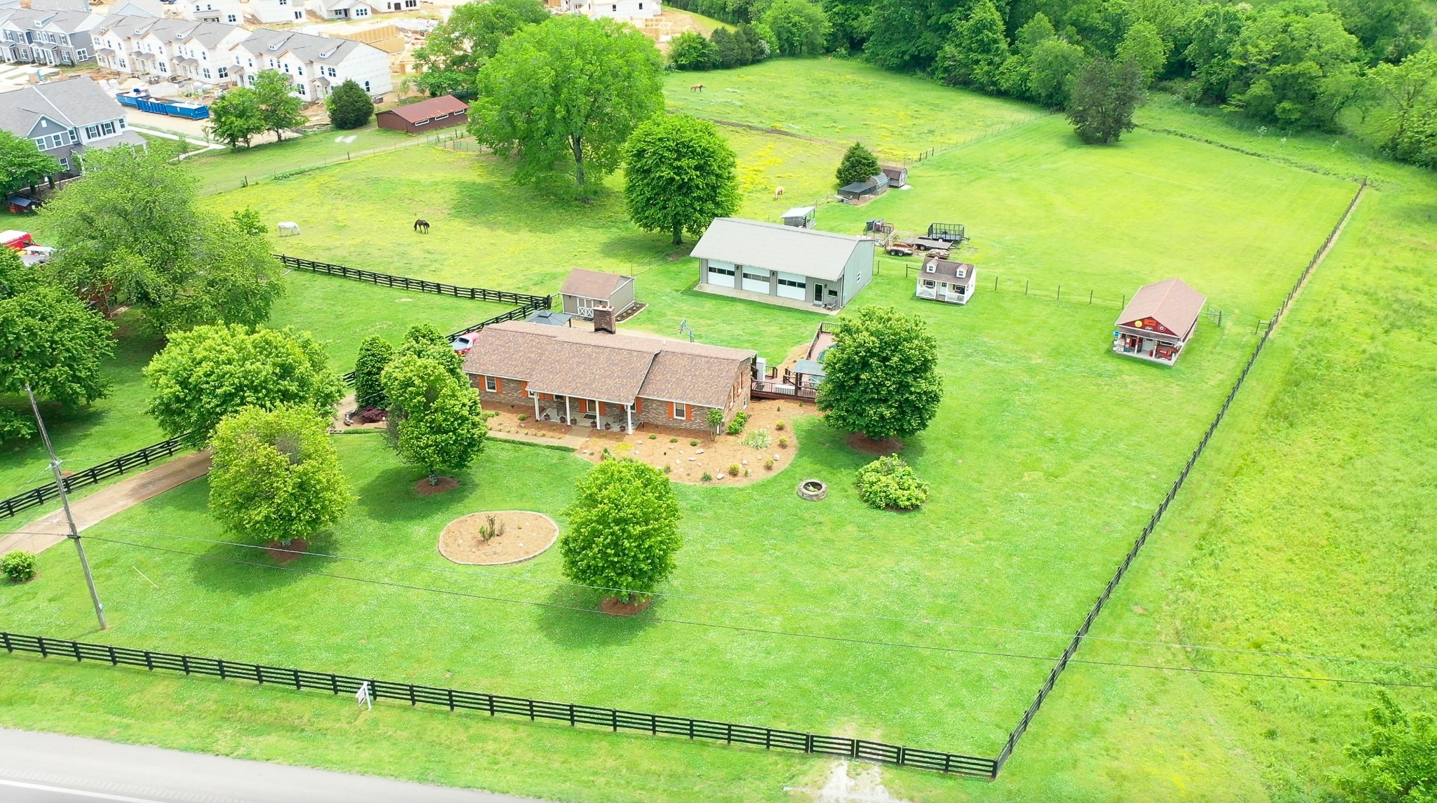 2348 Nashville Hwy Property Photo 1