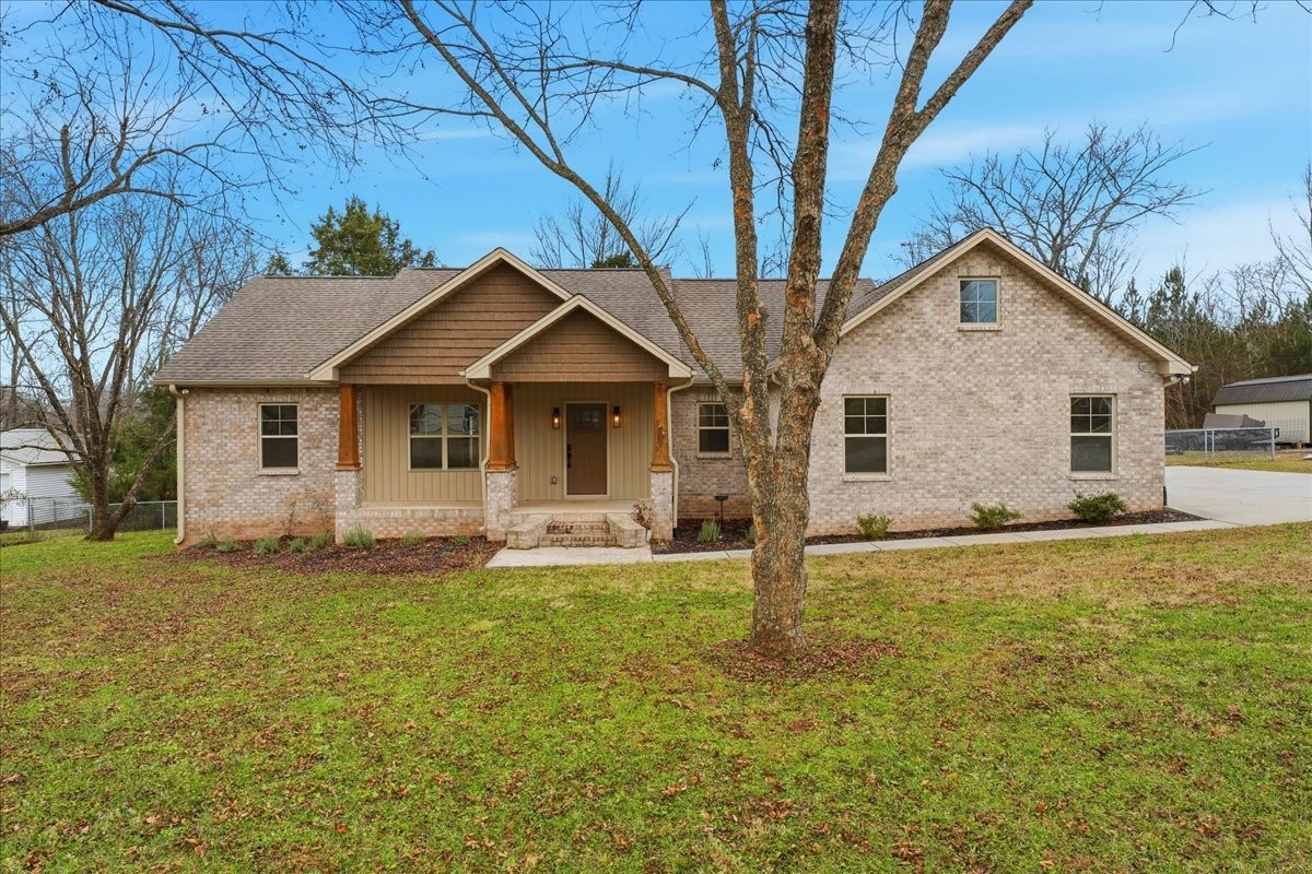 105 Lakeview Dr