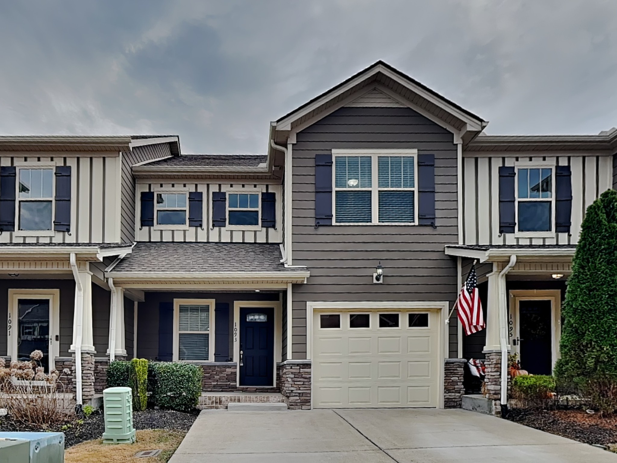 1093 Neeleys Bnd Property Photo 1