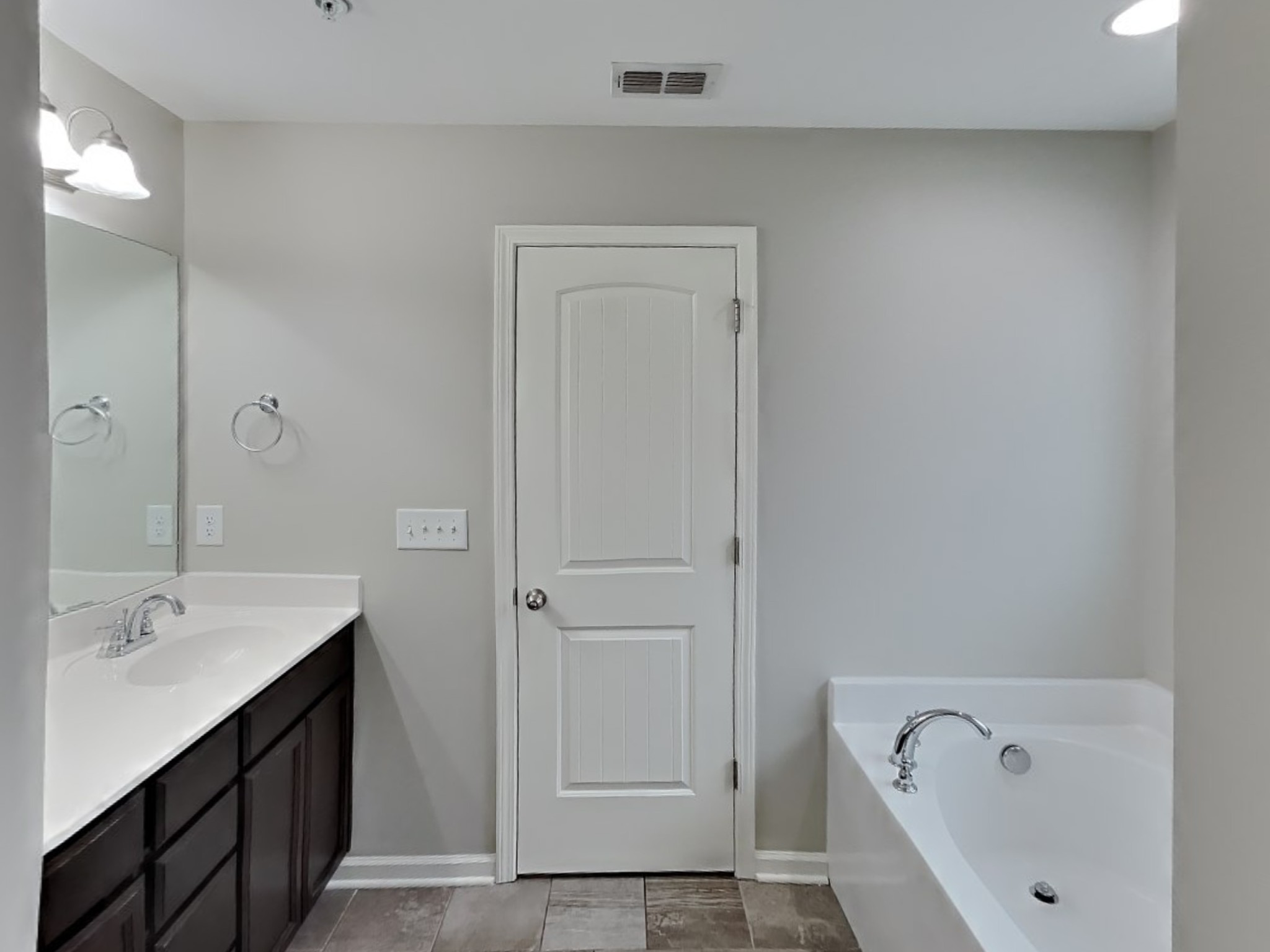 1093 Neeleys Bnd Property Photo 8