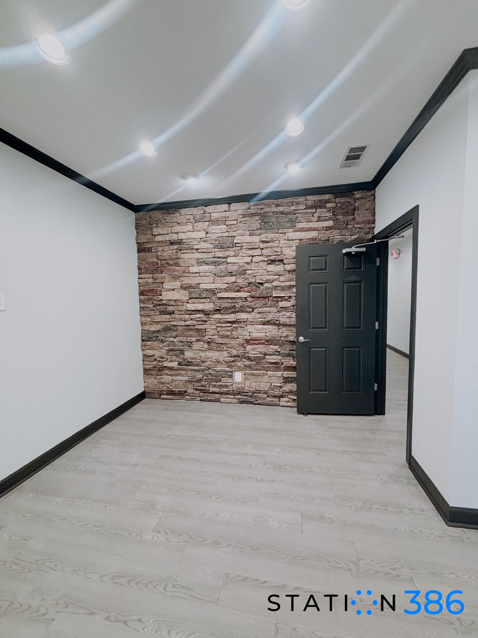 1531 Hunt Club Blvd Property Photo 1