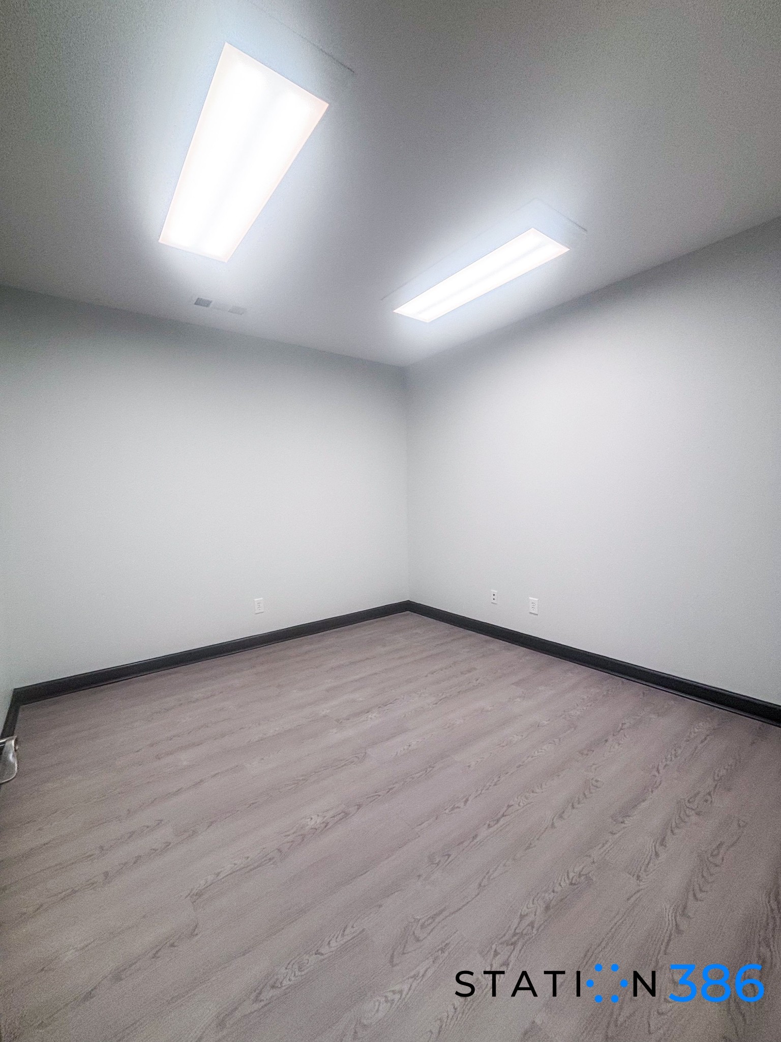 1531 Hunt Club Blvd Property Photo 3