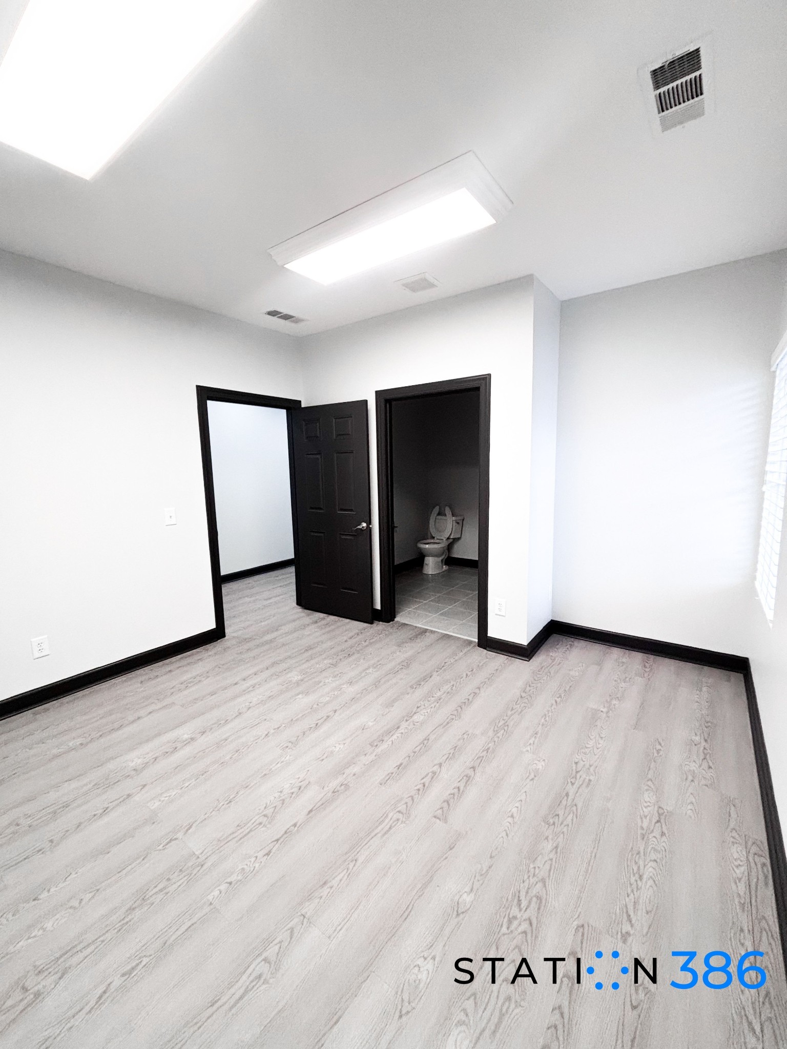1531 Hunt Club Blvd Property Photo 4