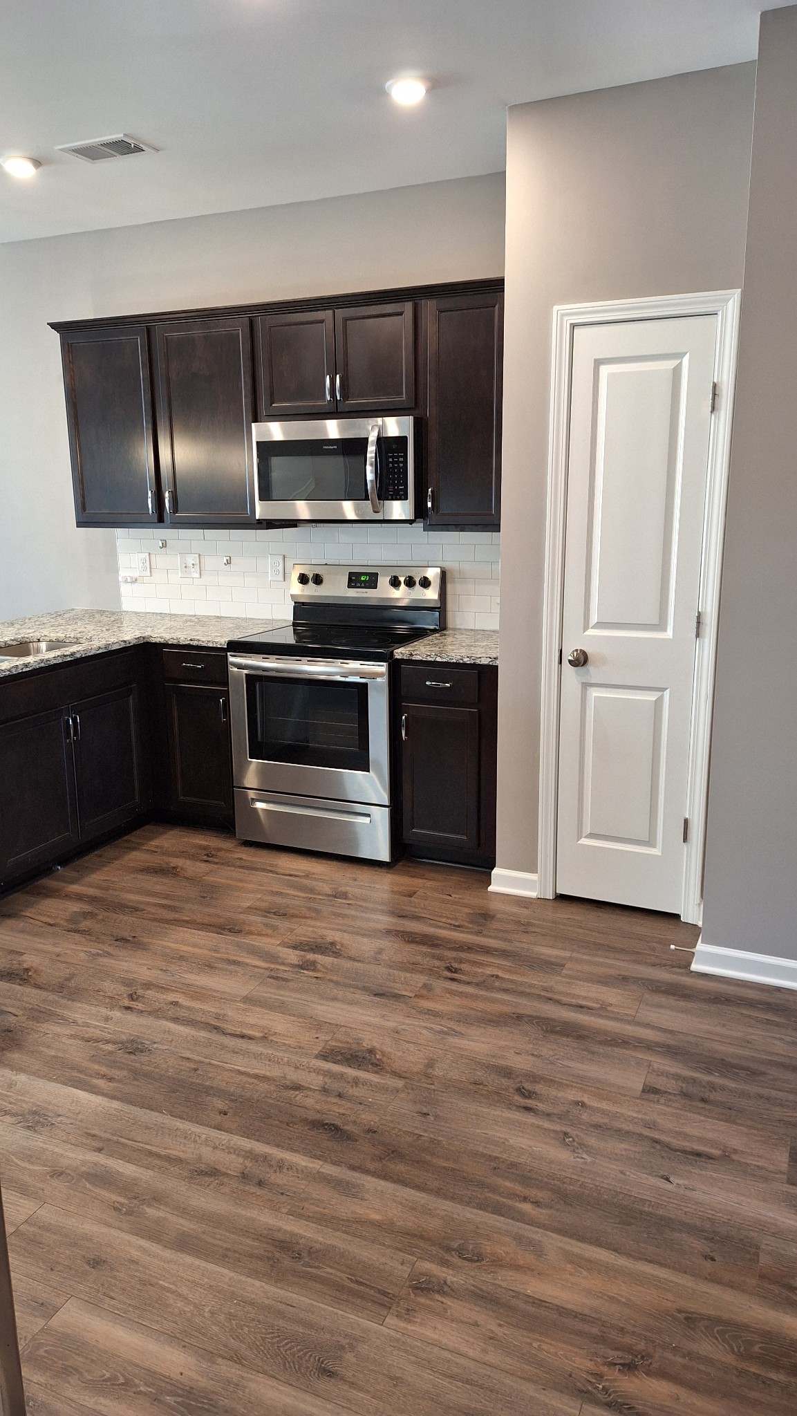 104 Townsend Ave Property Photo 5