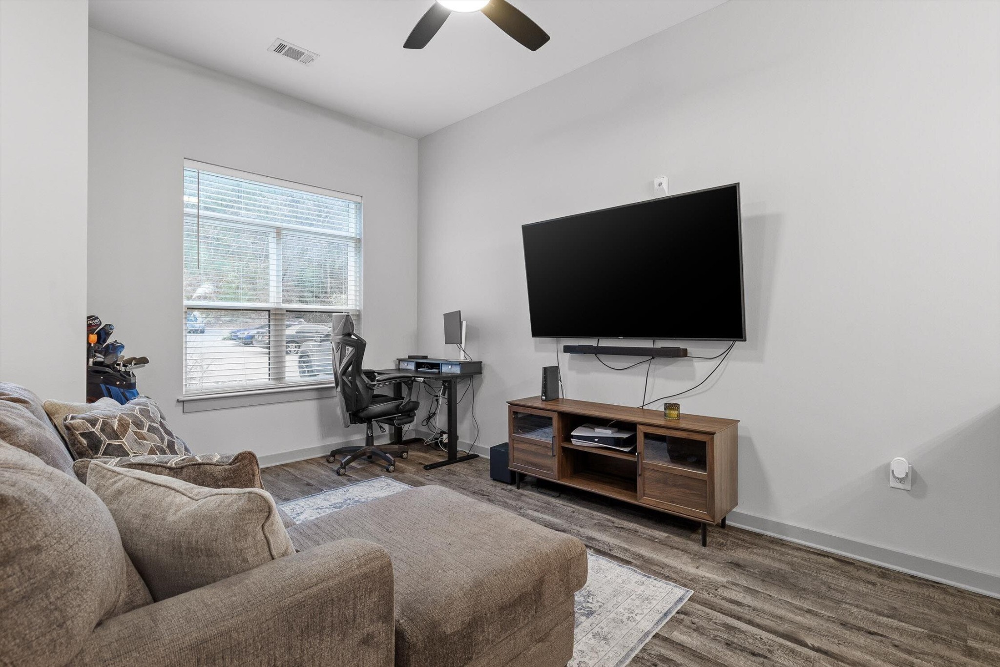 782 Riverfront Parkway Property Photo 8