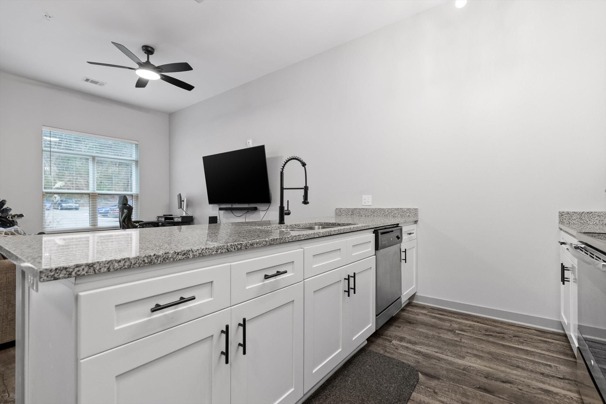 782 Riverfront Parkway Property Photo 16