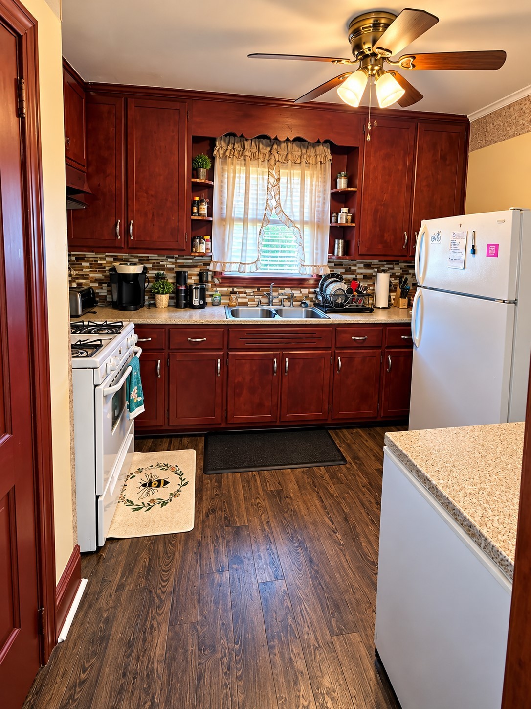 286 Hillcrest Circle Dr Property Photo 4